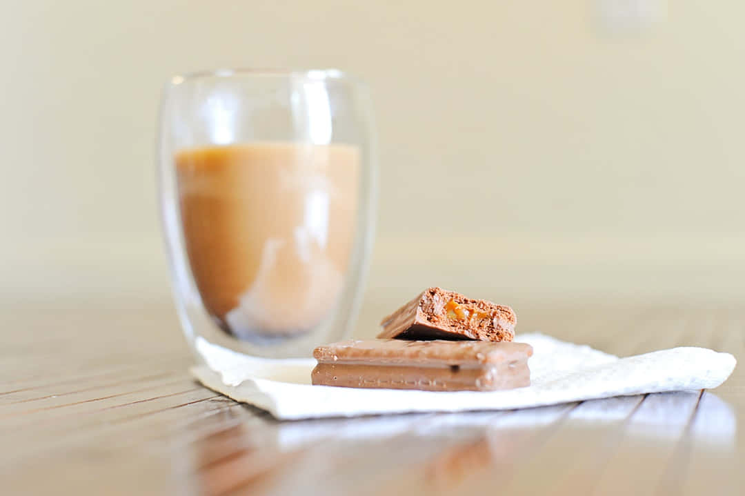 Brown Caramel, caramel latte, broken chocolate biscuit, SD Desktop Wallpaper