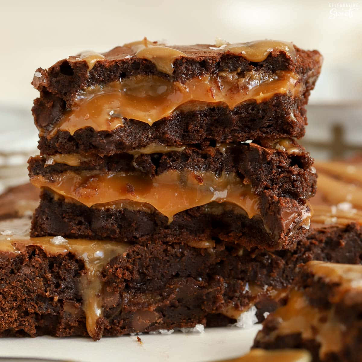 caramel brownie, fudgy chocolate brownies, gooey caramel sauce, SD Desktop Wallpaper