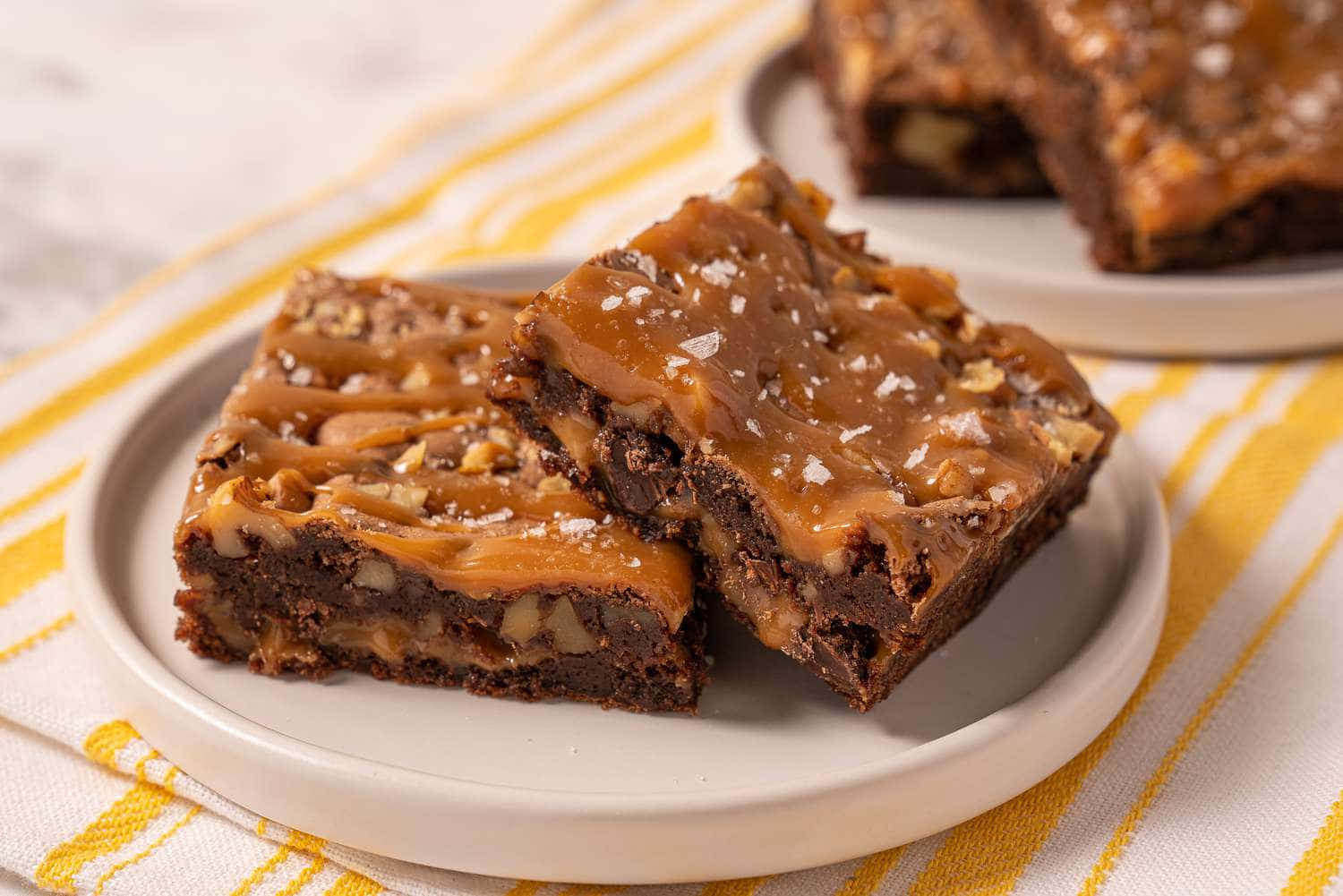 caramel brownie, walnut brownies, flaky salt, HD Desktop Wallpaper