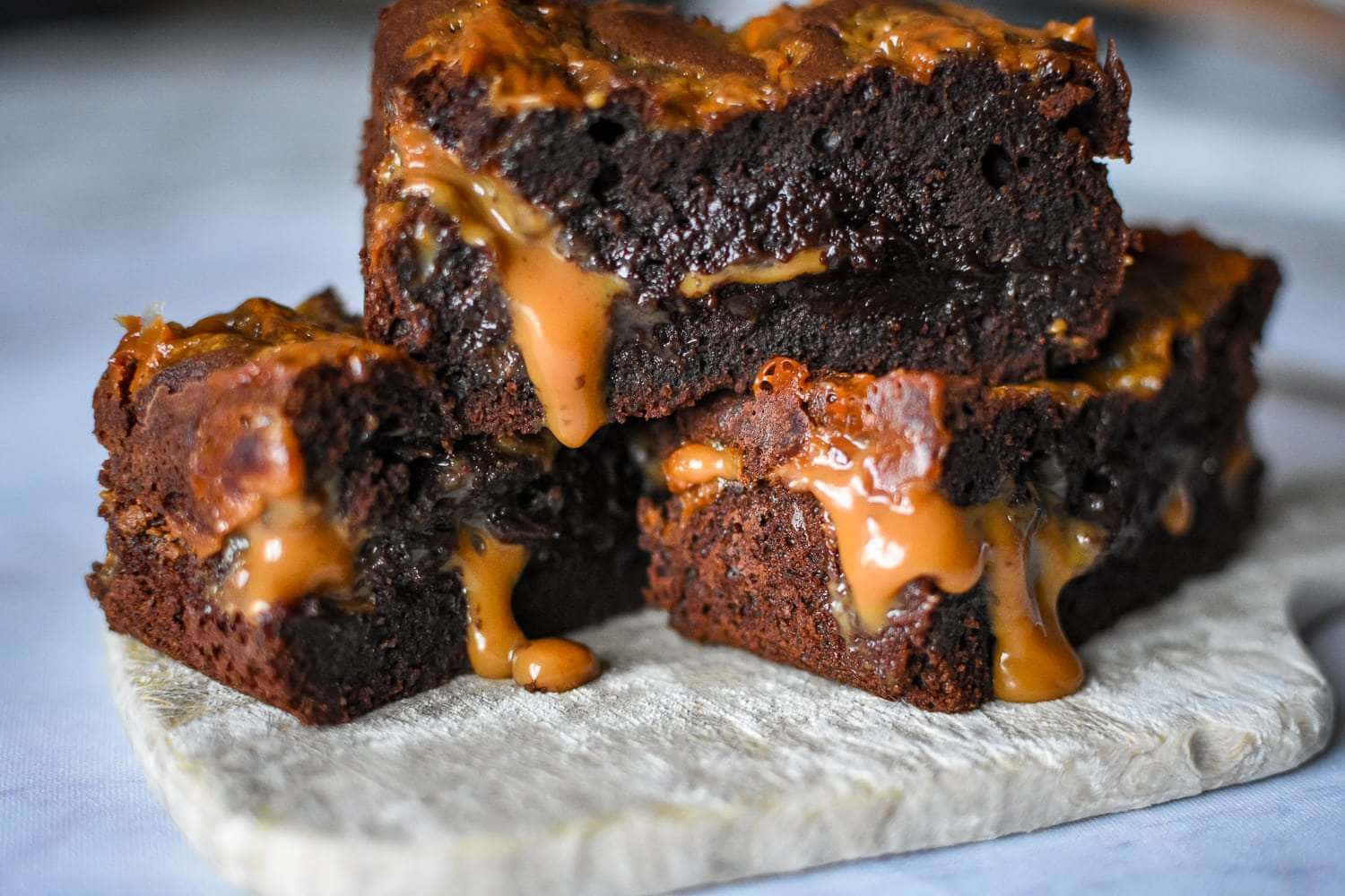 caramel brownie, gooey caramel, fudgy brownies, HD Desktop Wallpaper