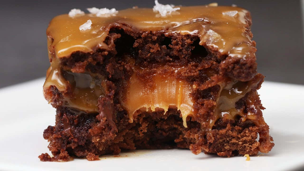caramel brownie, gooey caramel filling, flaky salt topping, HD Desktop Wallpaper