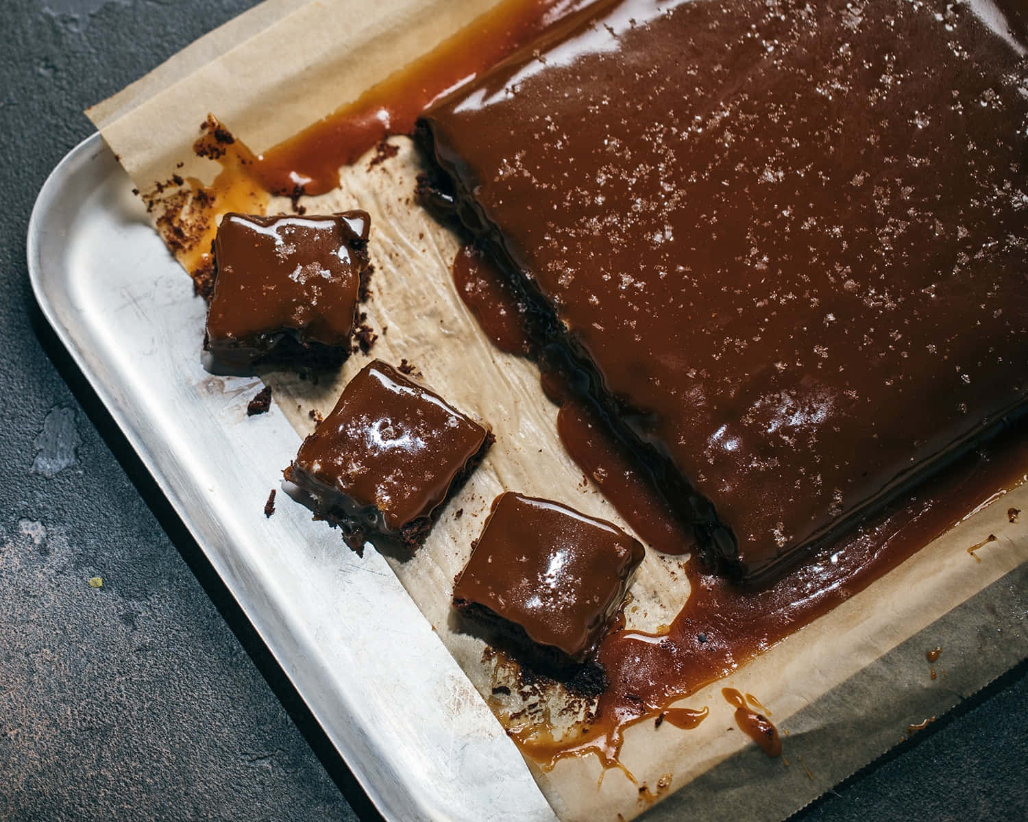 caramel brownie, rich caramel chocolate bars, flaky salt, HD Desktop Wallpaper