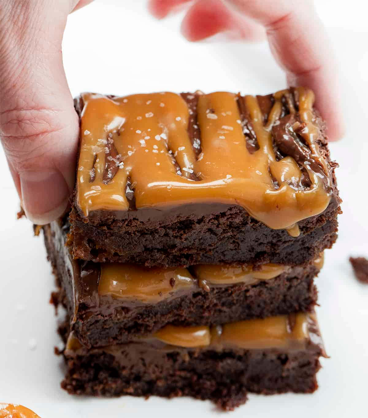 caramel brownie, glossy caramel sauce, flaky sea salt, HD Phone Wallpaper