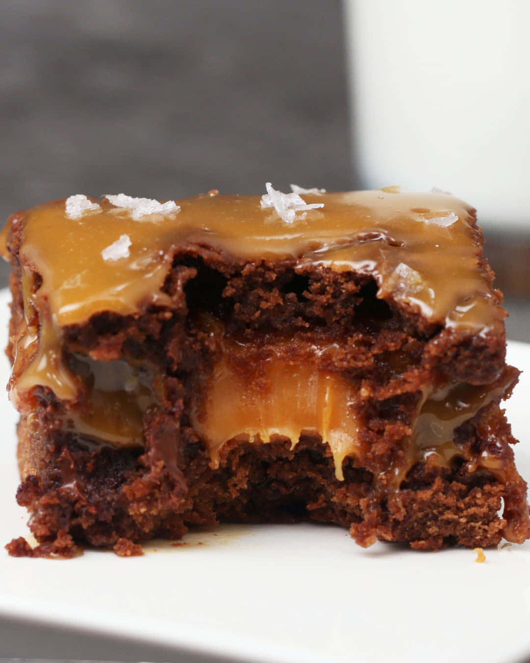 caramel brownie, gooey caramel filling, flaky sea salt, HD Phone Wallpaper