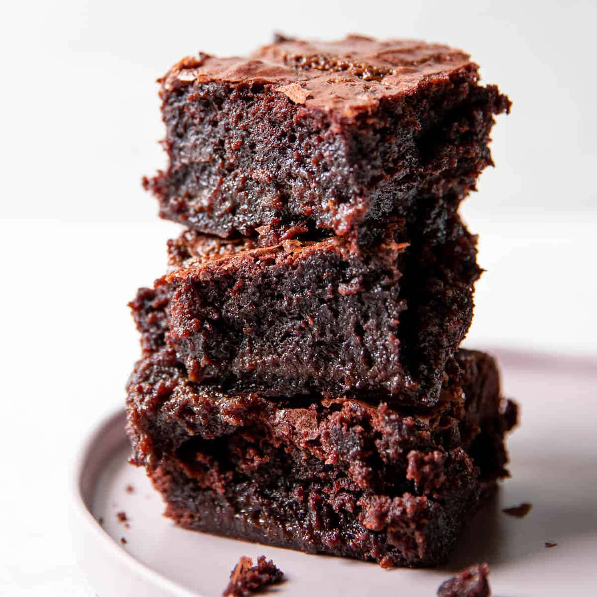 caramel brownie, fudgy chocolate brownies, pale plate, SD Desktop Wallpaper