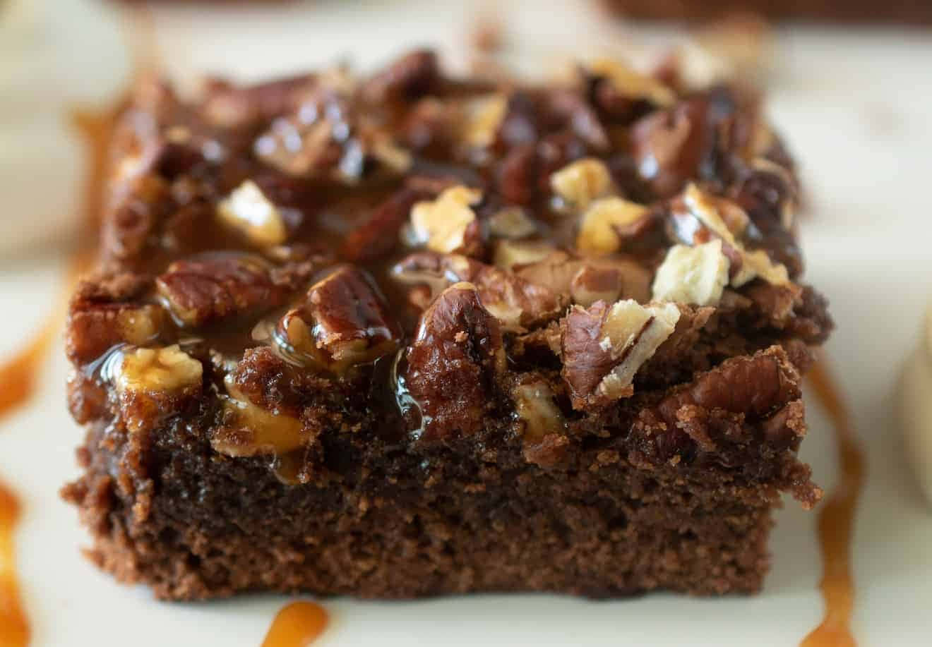 caramel brownie, glossy caramel, chopped pecans, HD Desktop Wallpaper