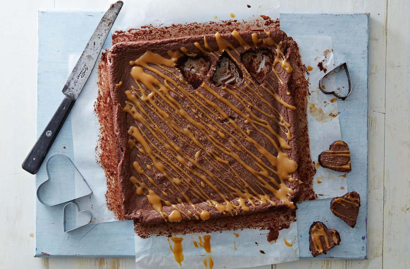 caramel brownie, chocolate cake, caramel sauce, HD Desktop Wallpaper