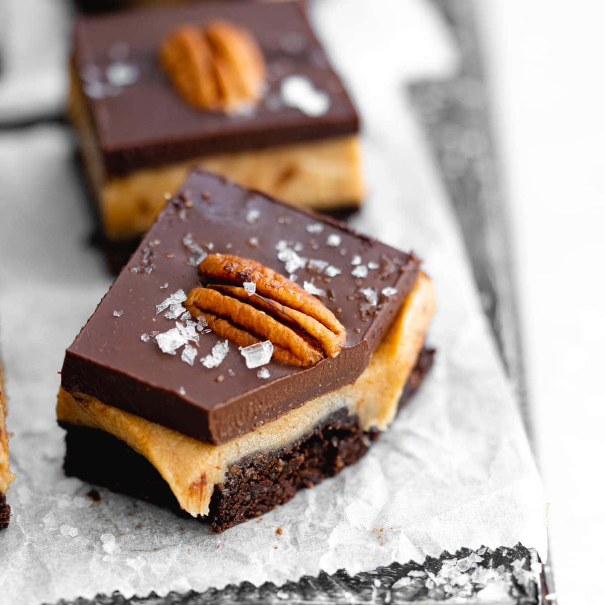 caramel brownie, rich chocolate pecan bars, sea salt garnish, SD Desktop Wallpaper