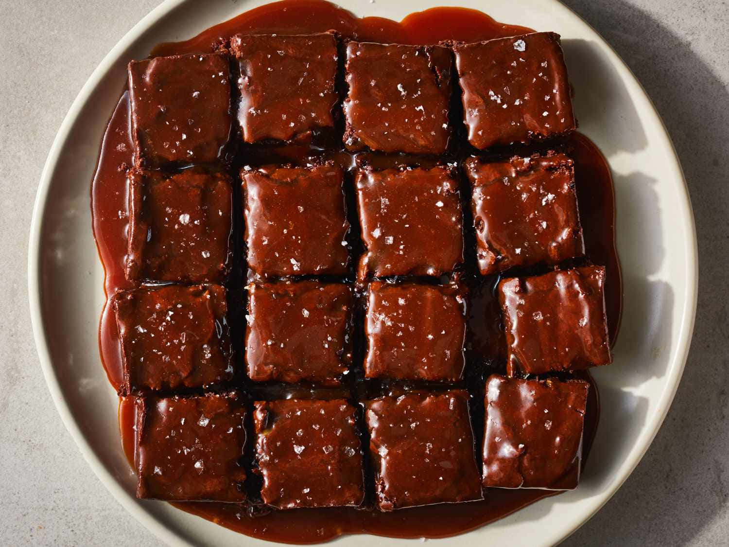 caramel brownie, glossy chocolate squares, caramel sauce, HD Desktop Wallpaper