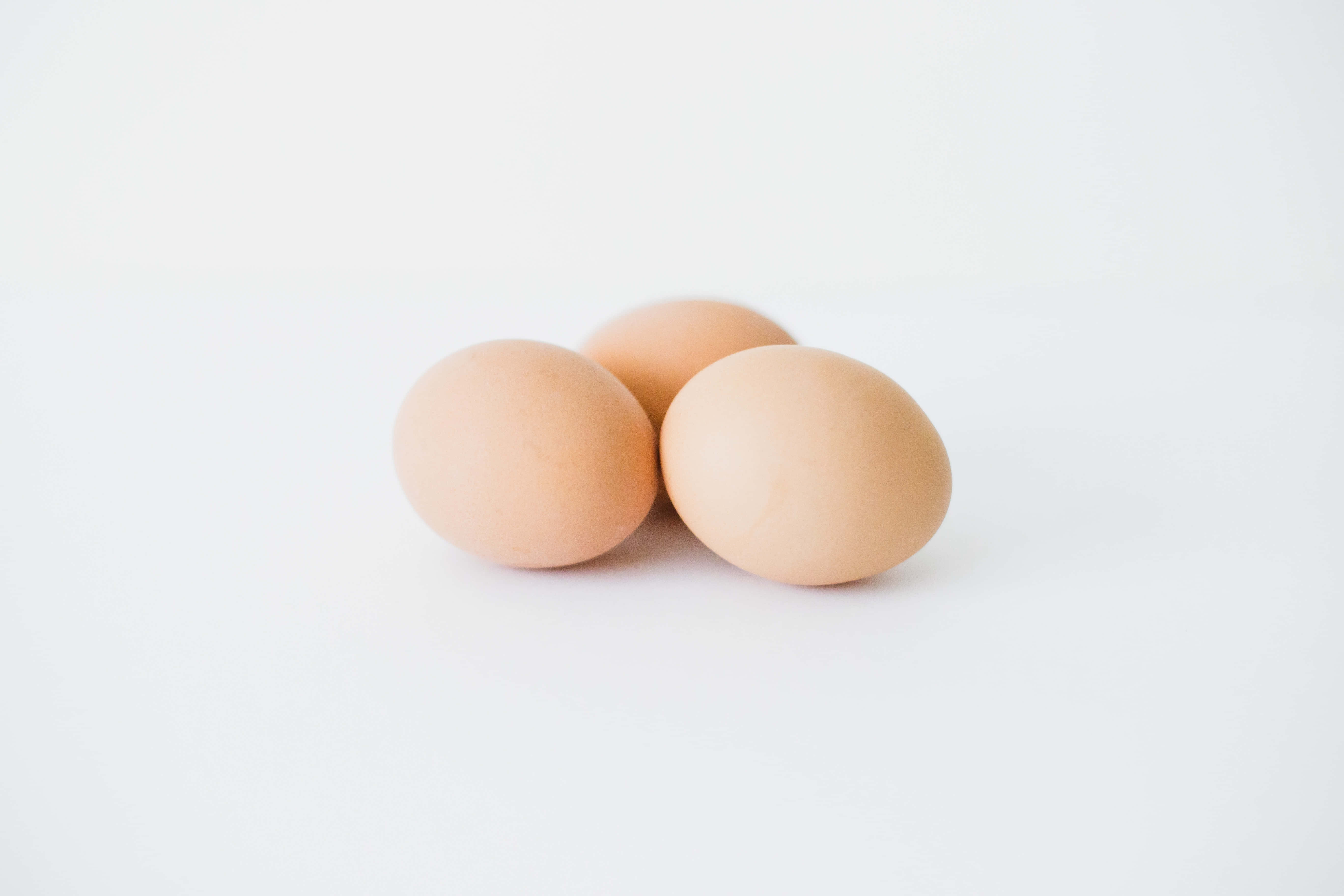 brown eggs, basket, bright white surface, 5K Desktop Wallpaper