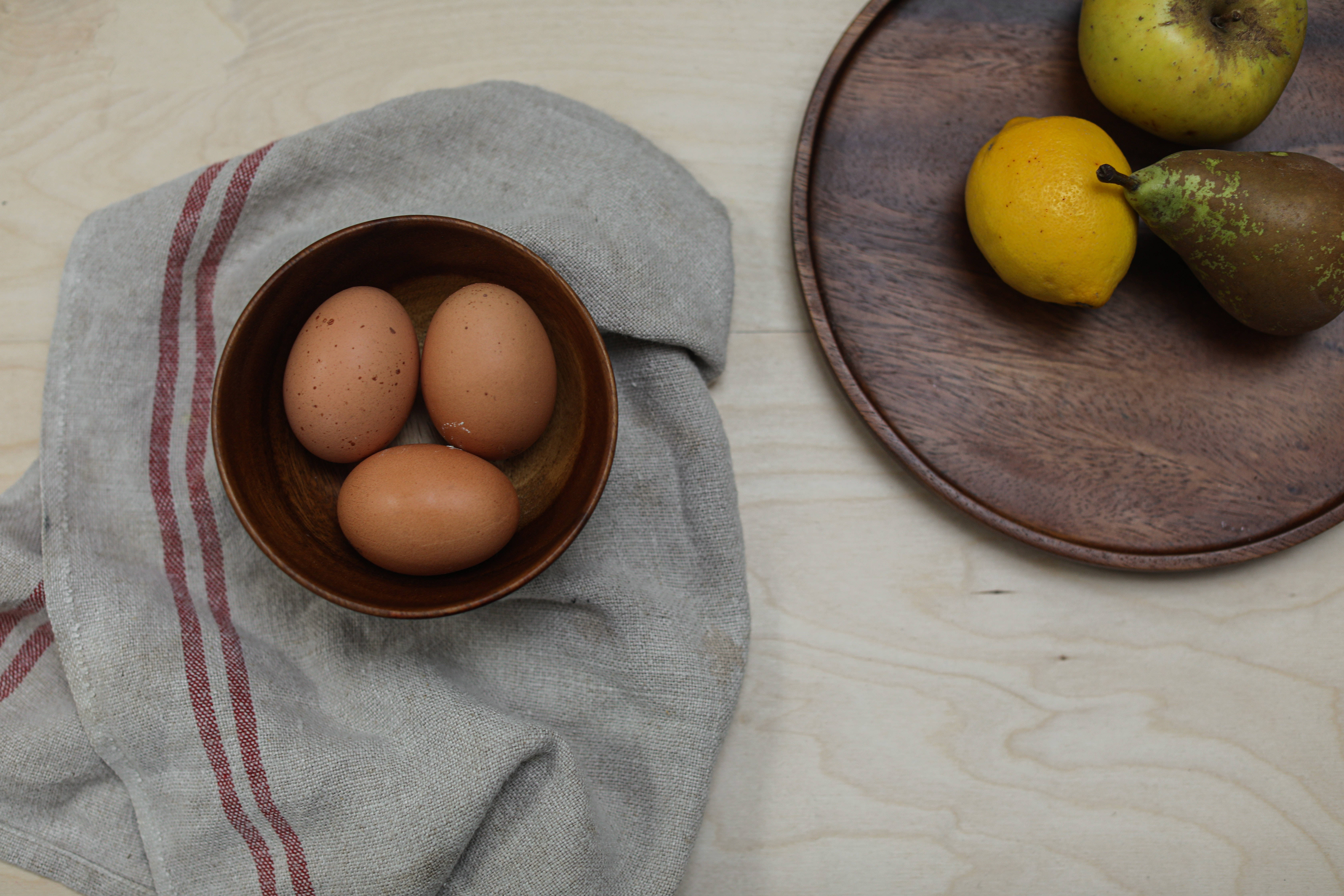 brown eggs, wooden bowl, striped linen napkin, 5K Desktop Wallpaper