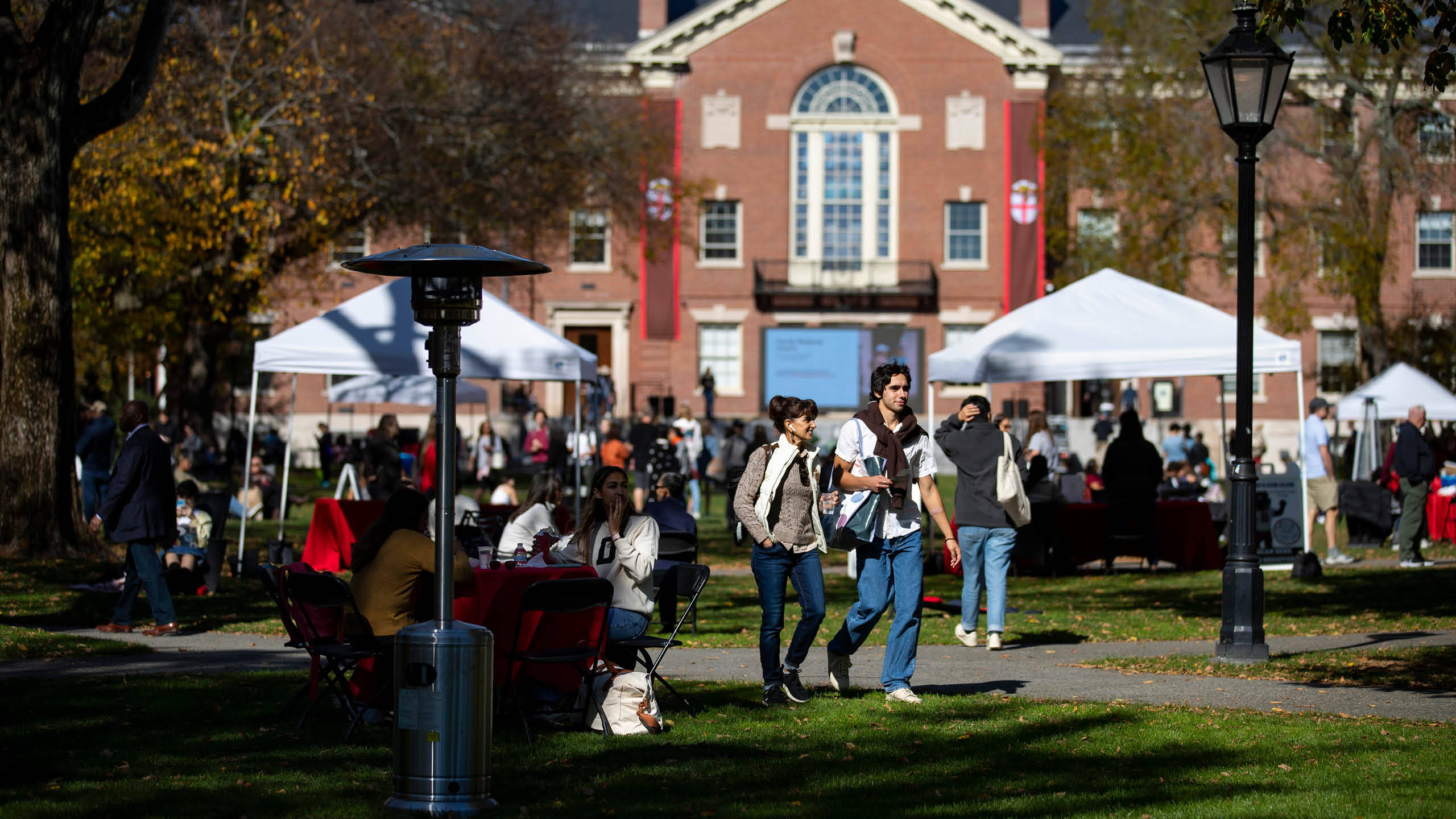 Brown University, Family Weekend, campus quad, 2K Desktop Wallpaper