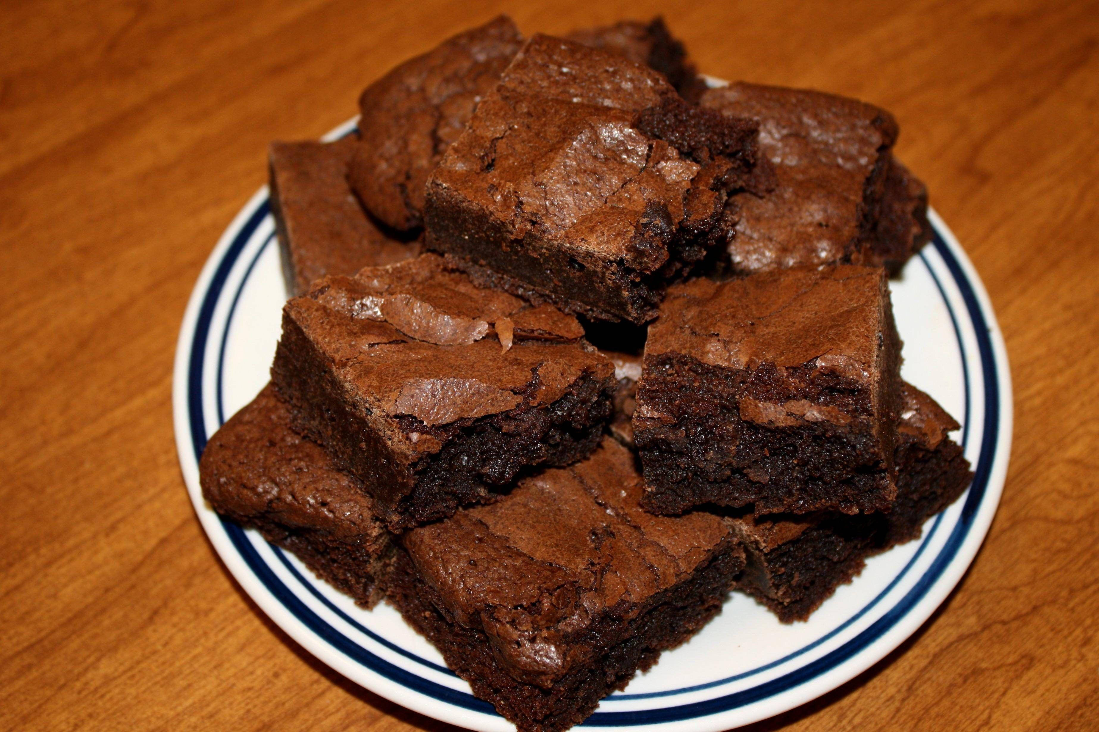brownies, white plate, wooden table, 2K Desktop Wallpaper