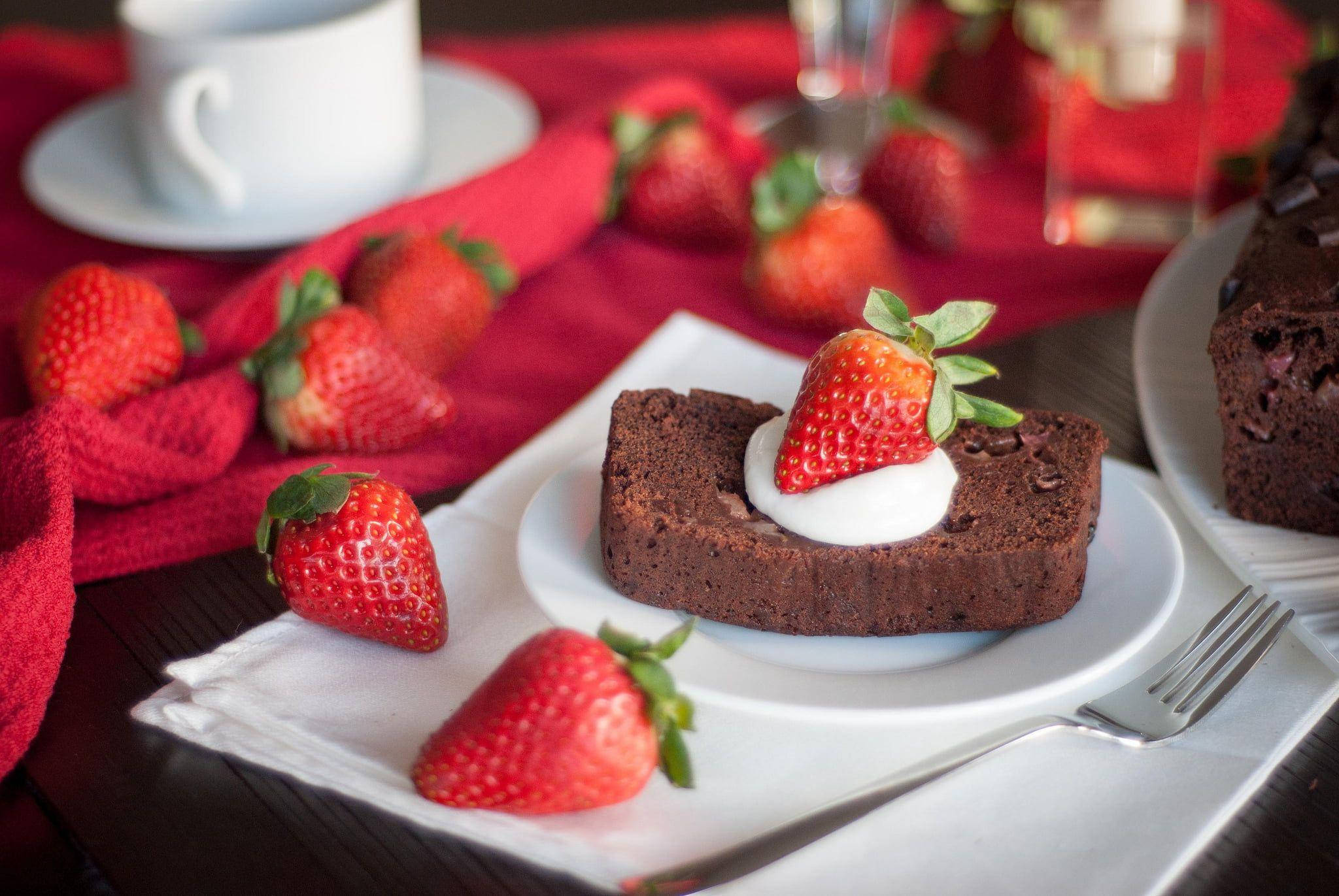 chocolate brownie, whipped cream, fresh strawberry, Full HD Desktop Wallpaper