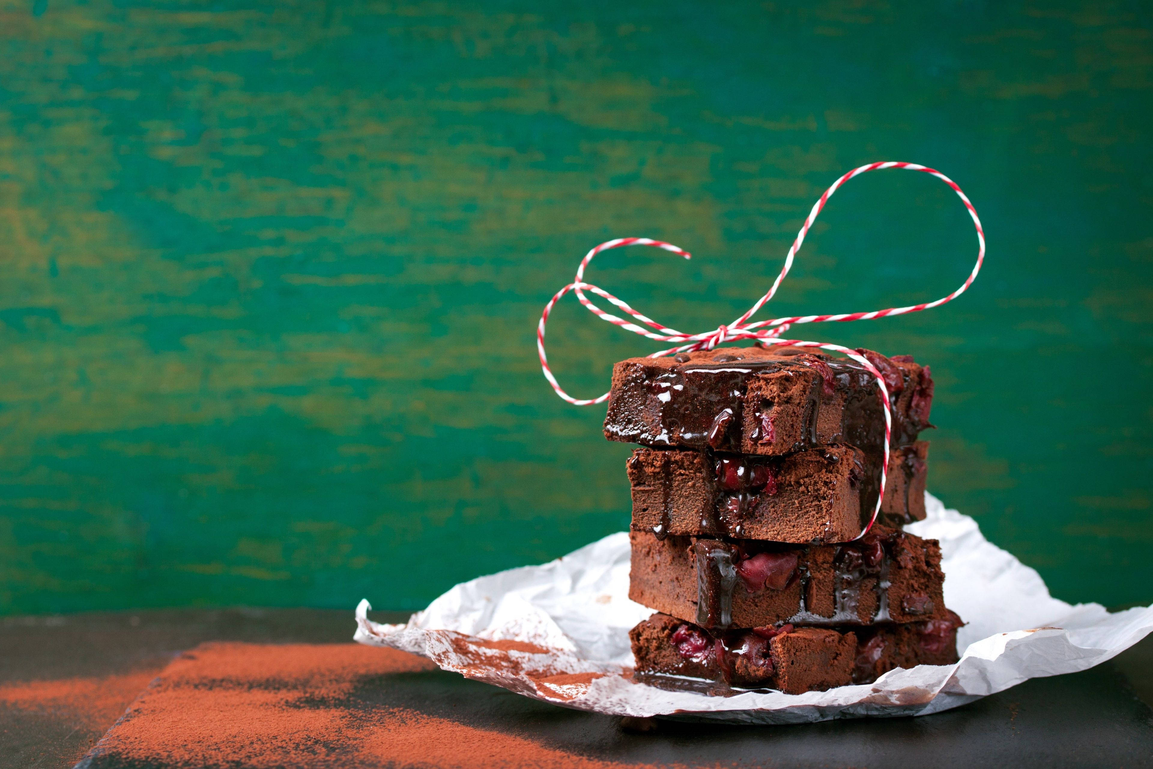 chocolate cherry brownies, red and white string, crinkled foil, 4K Desktop Wallpaper