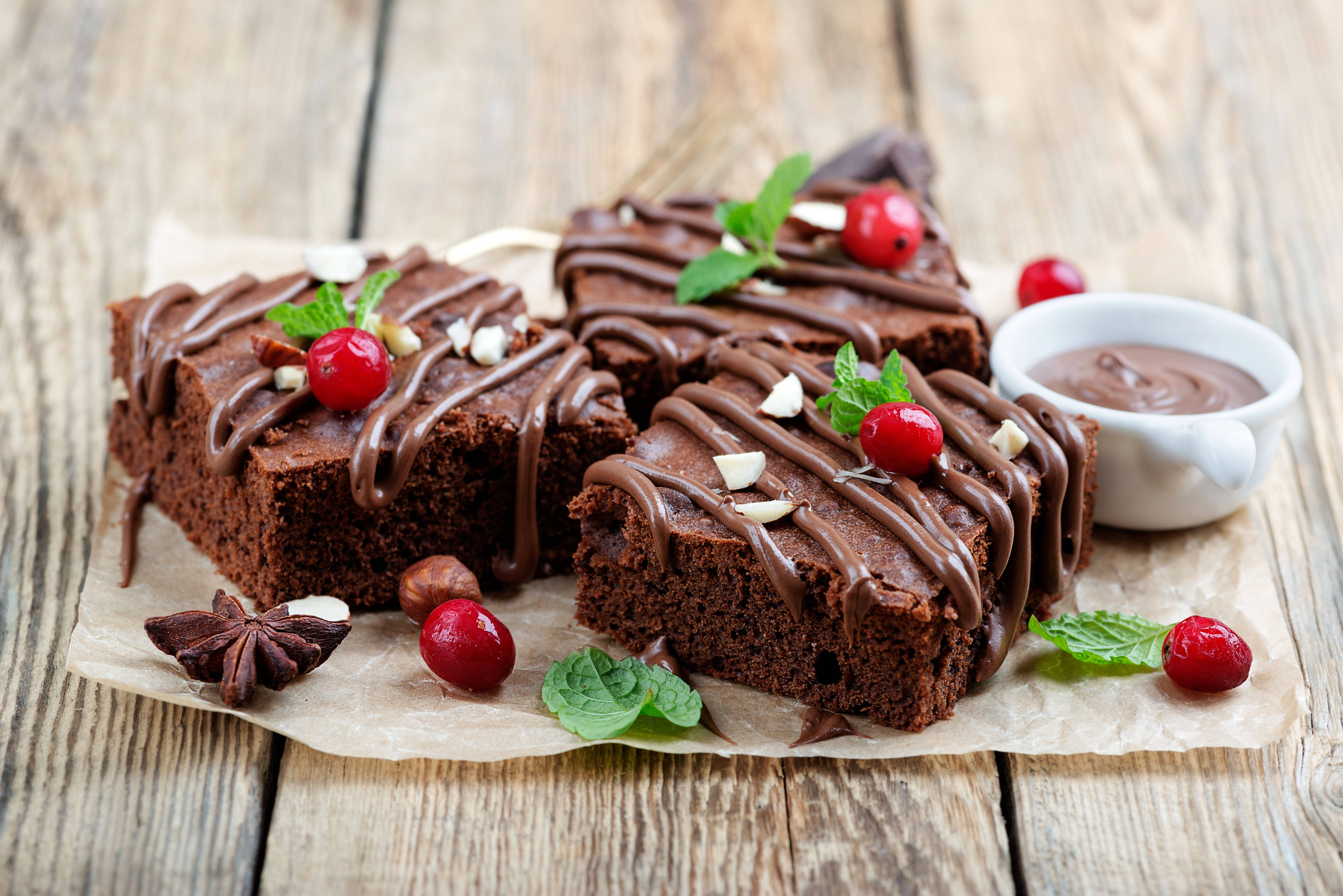 chocolate dip, glossy chocolate sauce, fresh cranberries, 5K Desktop Wallpaper