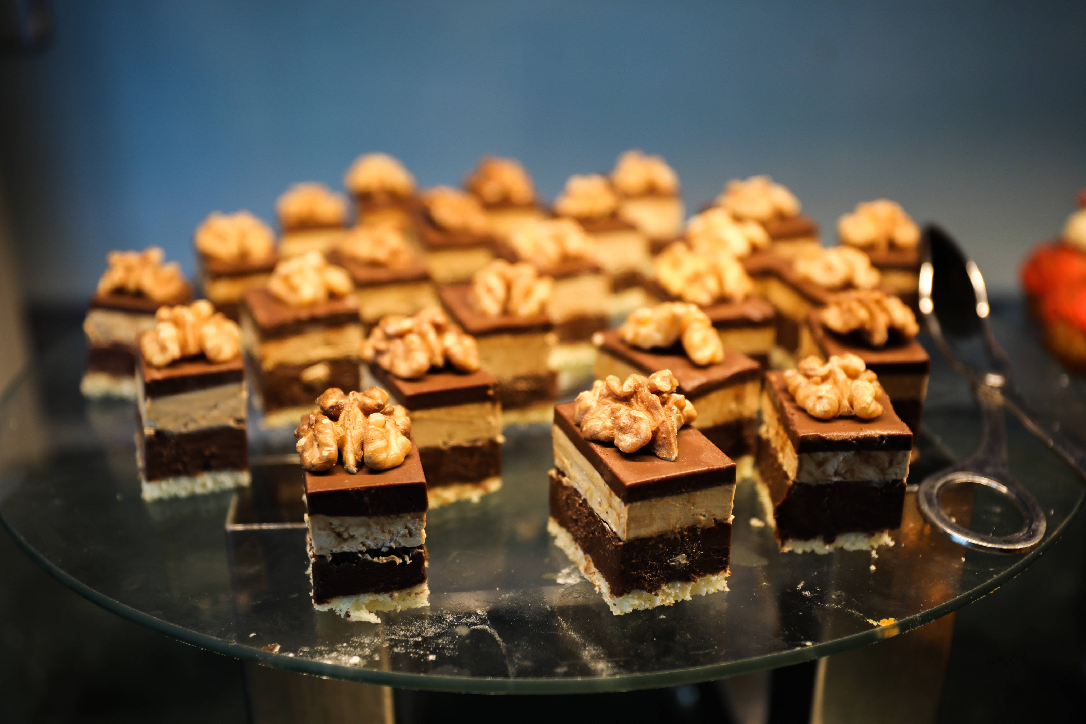 baked brownies, chocolate walnut, glass tray, 4K Desktop Wallpaper