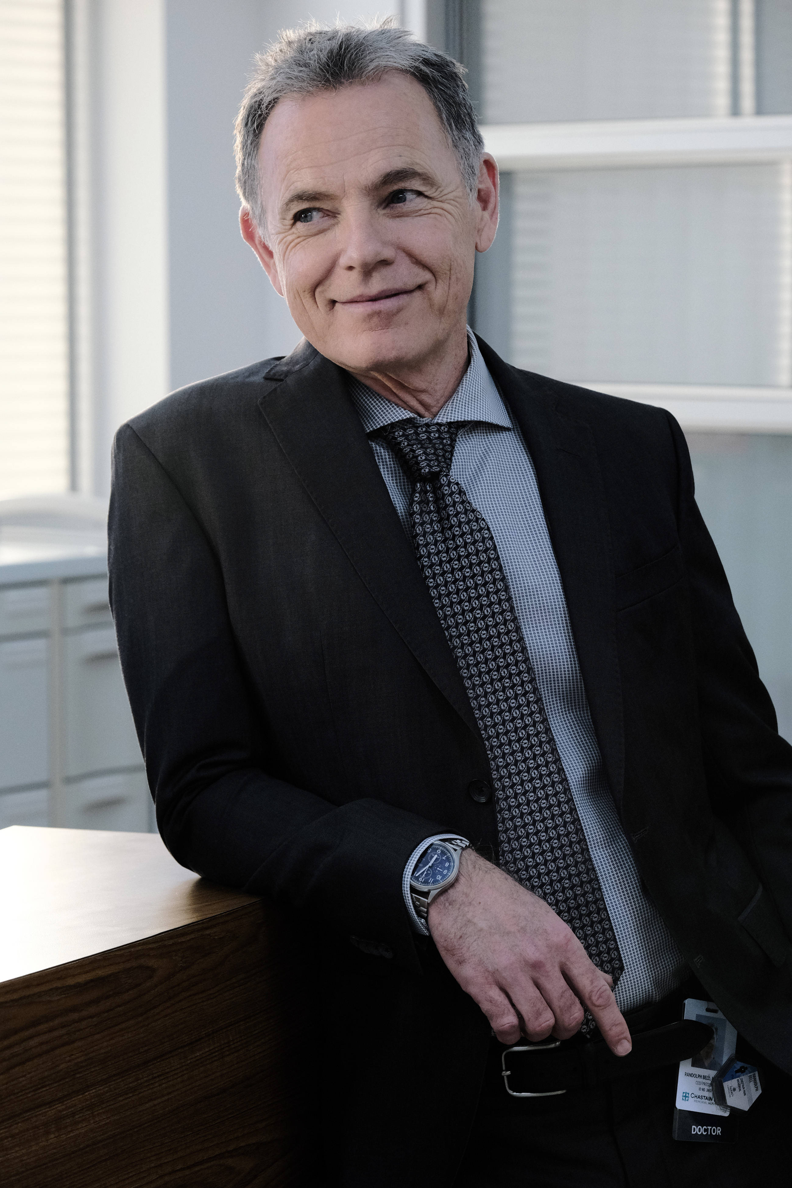 Bruce Greenwood, dark suit, patterned tie, 4K Phone Wallpaper