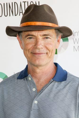 Bruce Greenwood, brown fedora, orange band, SD Phone Wallpaper