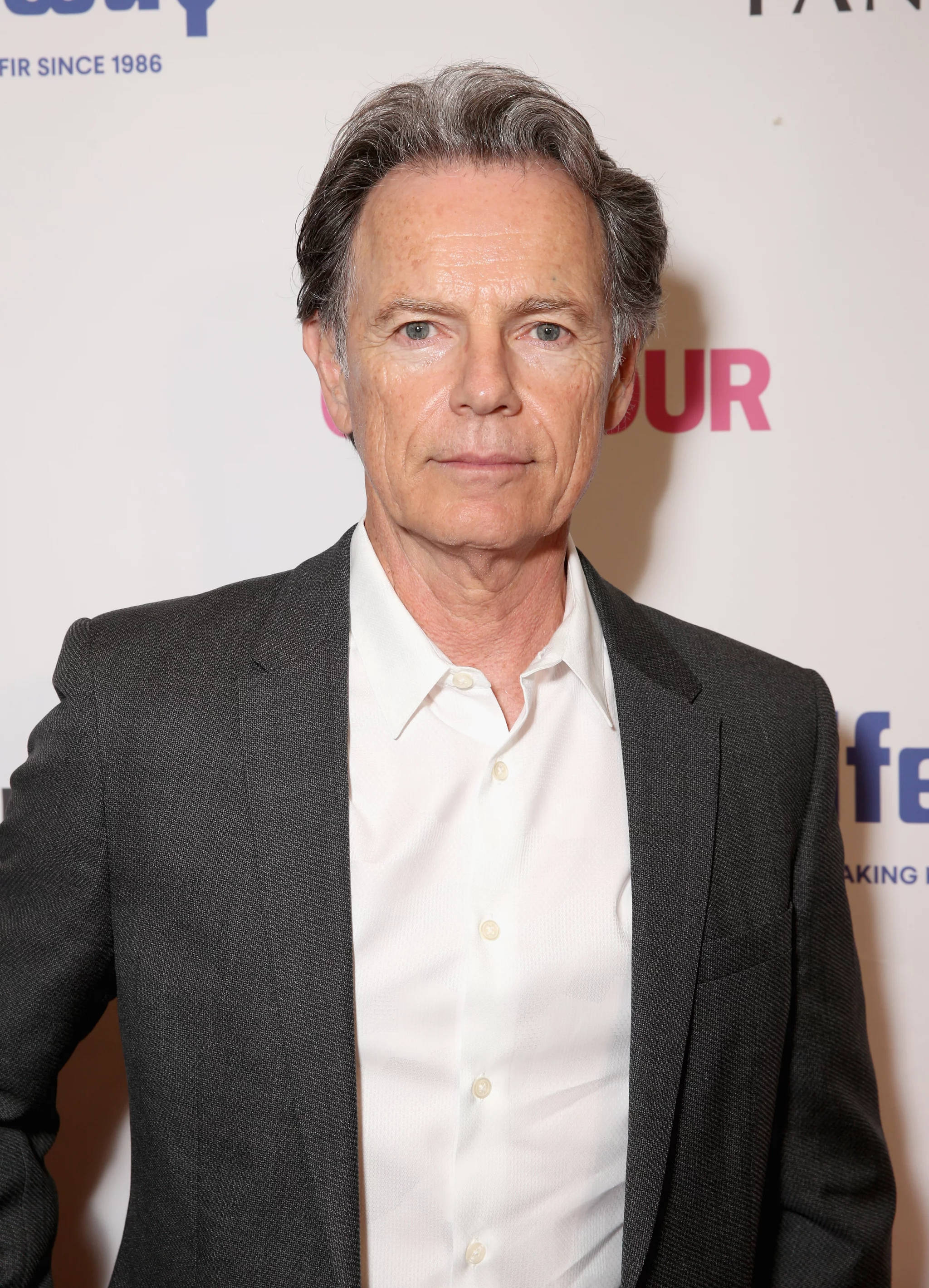Bruce Greenwood, dark suit, white shirt, 2K Phone Wallpaper