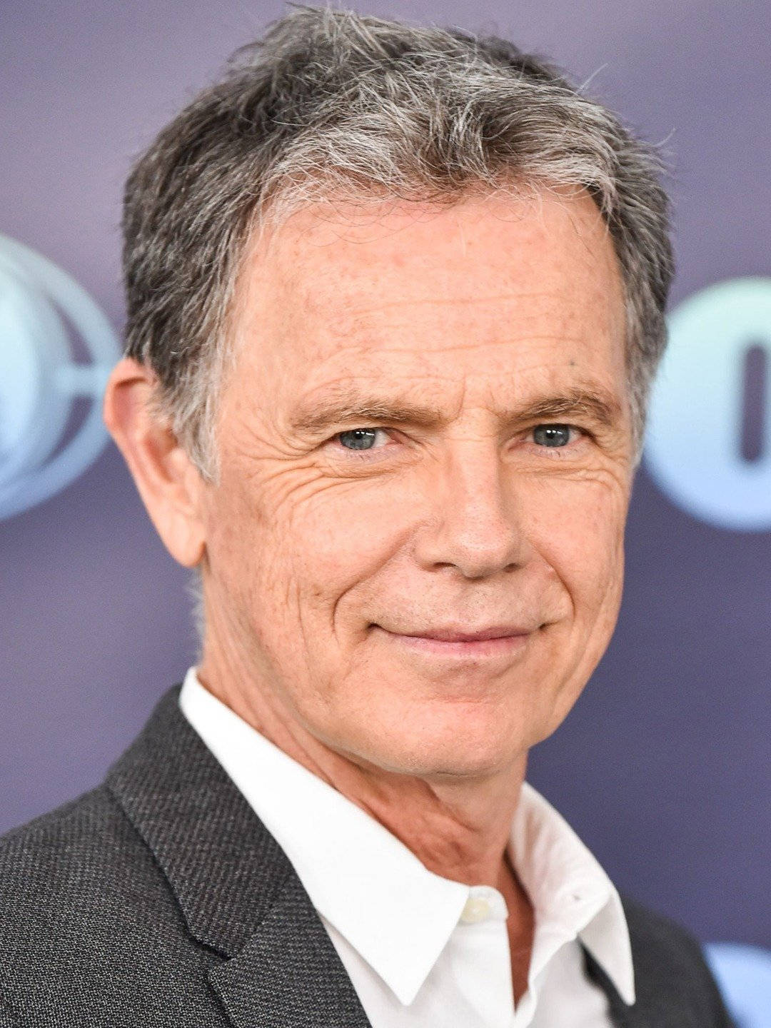 Bruce Greenwood, gray hair, blue eyes, HD Phone Wallpaper
