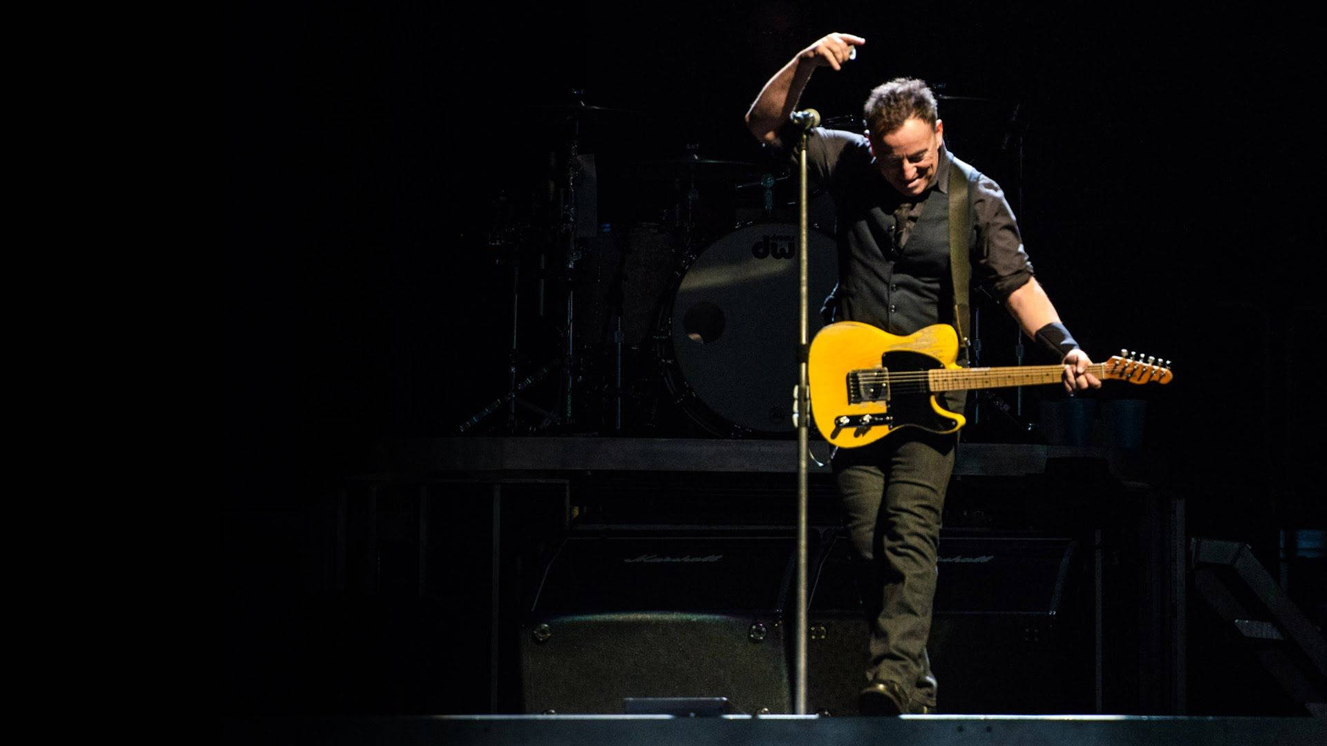 Bruce Springsteen, Light of Day 2015, yellow electric guitar, Full HD Desktop Wallpaper