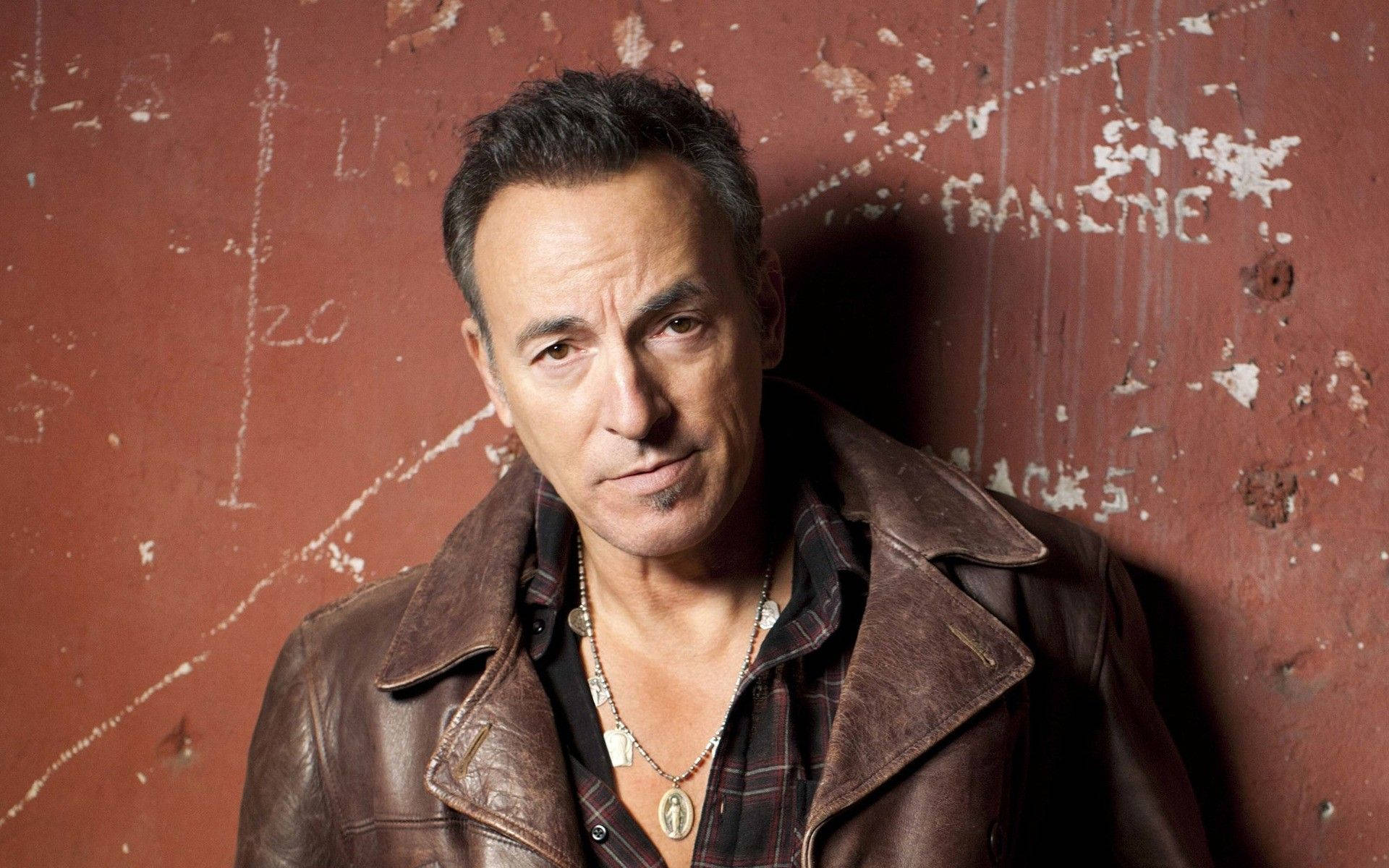 Bruce Springsteen, miraculous medal, brown leather jacket, Full HD Desktop Wallpaper
