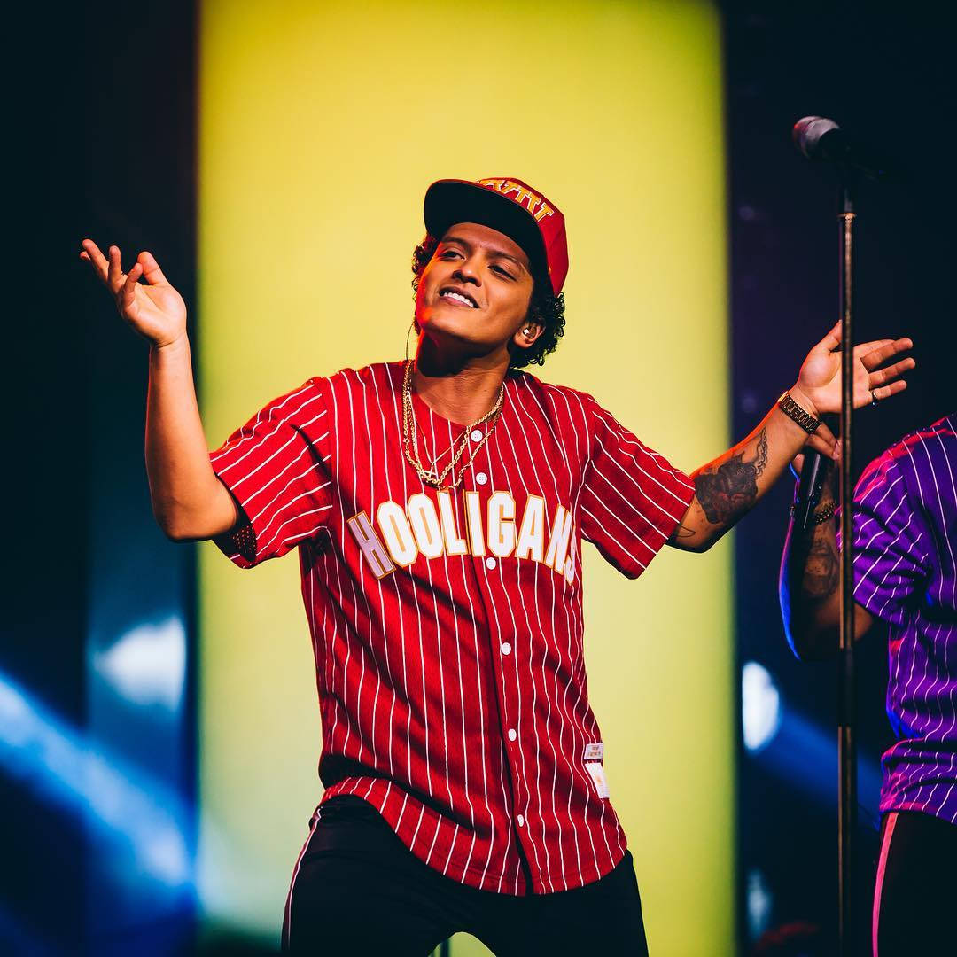 Bruno Mars, red pinstripe baseball jersey, colorful stage lights, SD Desktop Wallpaper