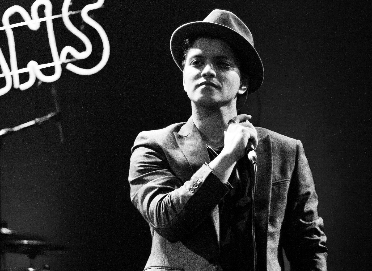 Bruno Mars, fedora, suit, HD Desktop Wallpaper