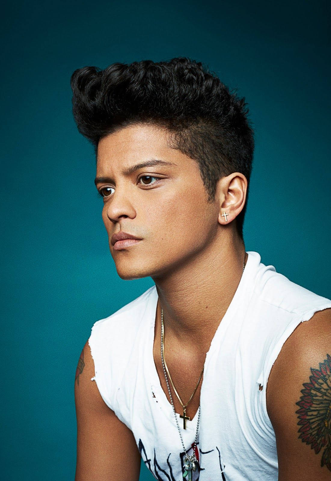 Bruno Mars, teal studio background, styled dark hair, HD Phone Wallpaper