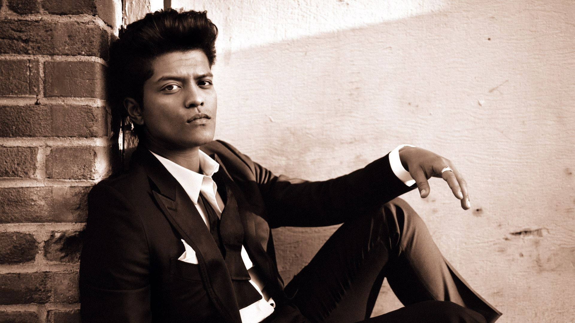 Bruno Mars, sharp suit, brick wall, Full HD Desktop Wallpaper