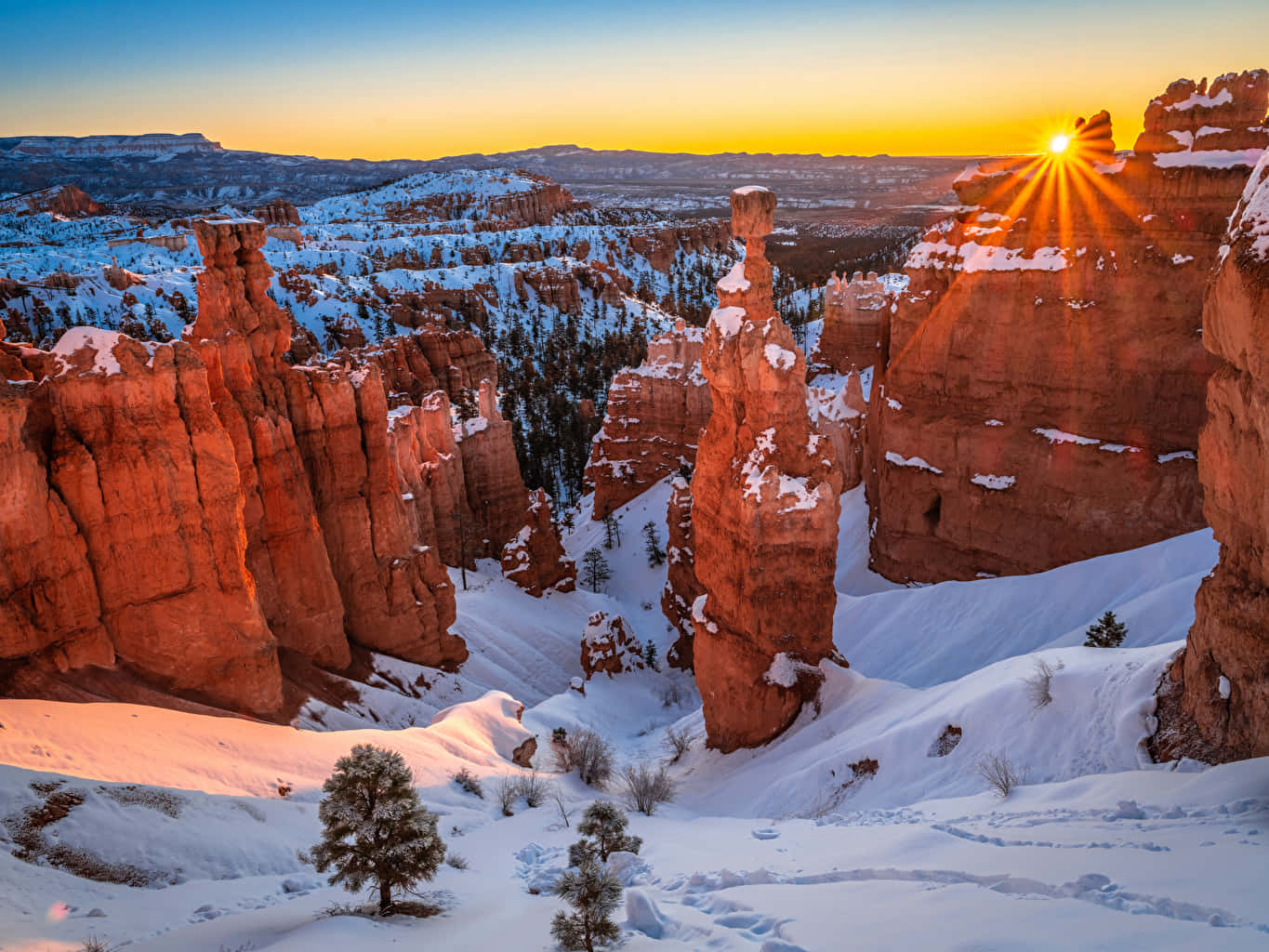 Bryce Canyon National Park, setting sun, snow-dusted red rock spires, HD Desktop Wallpaper