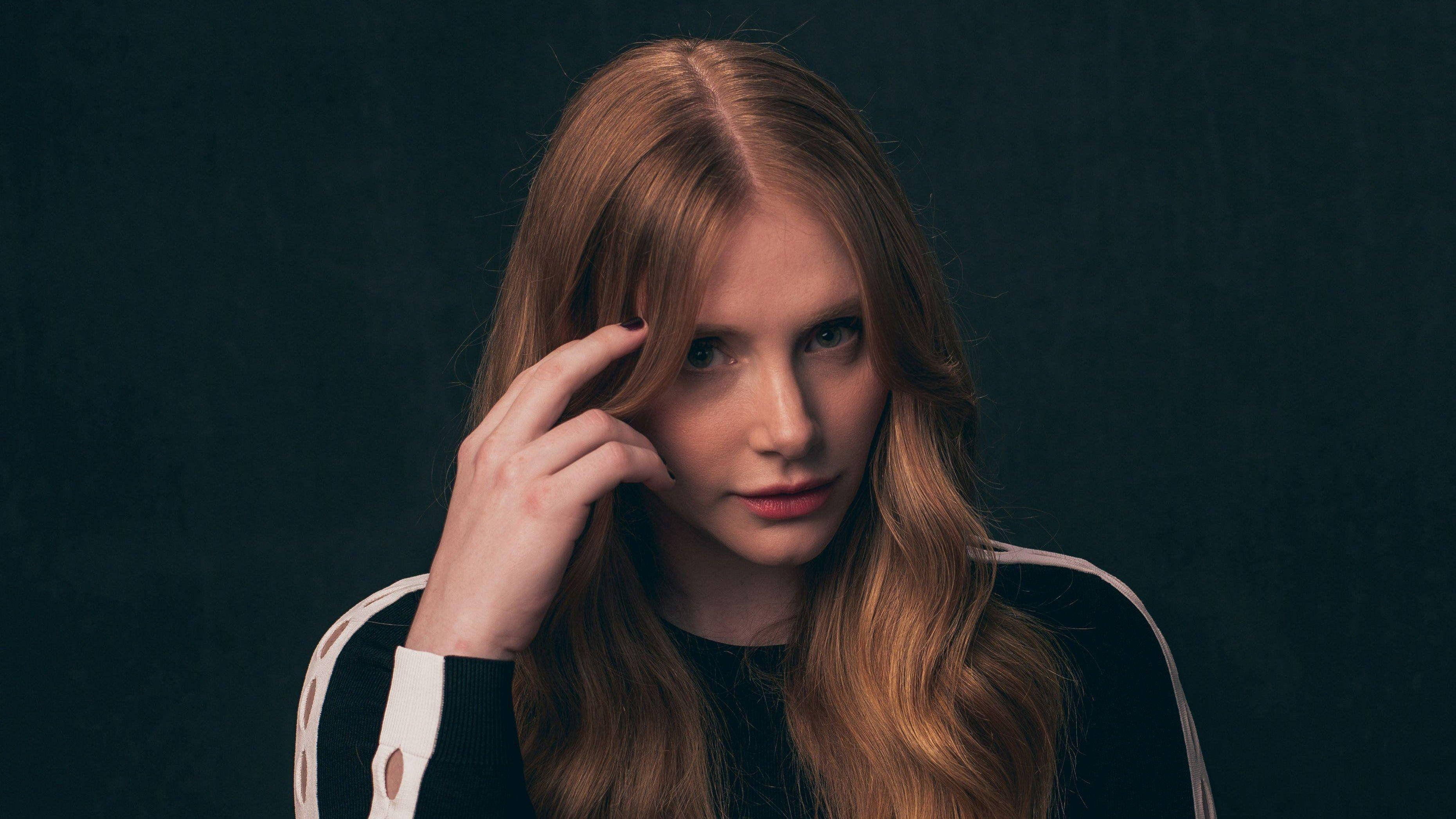 Bryce Dallas Howard, long auburn hair, dark textured backdrop, 2K Desktop Wallpaper