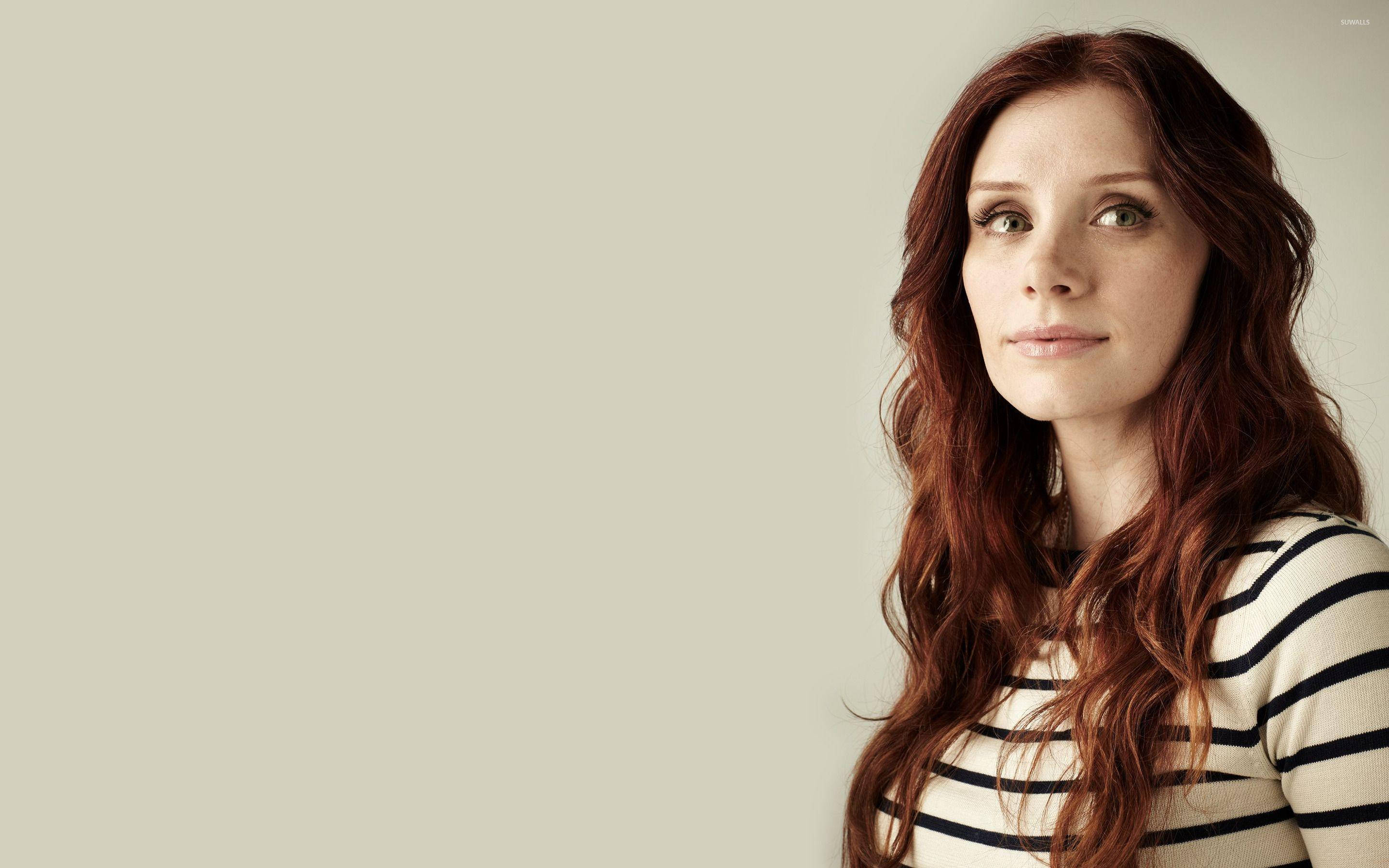 Bryce Dallas Howard, black and white stripes, long red hair, 2K Desktop Wallpaper