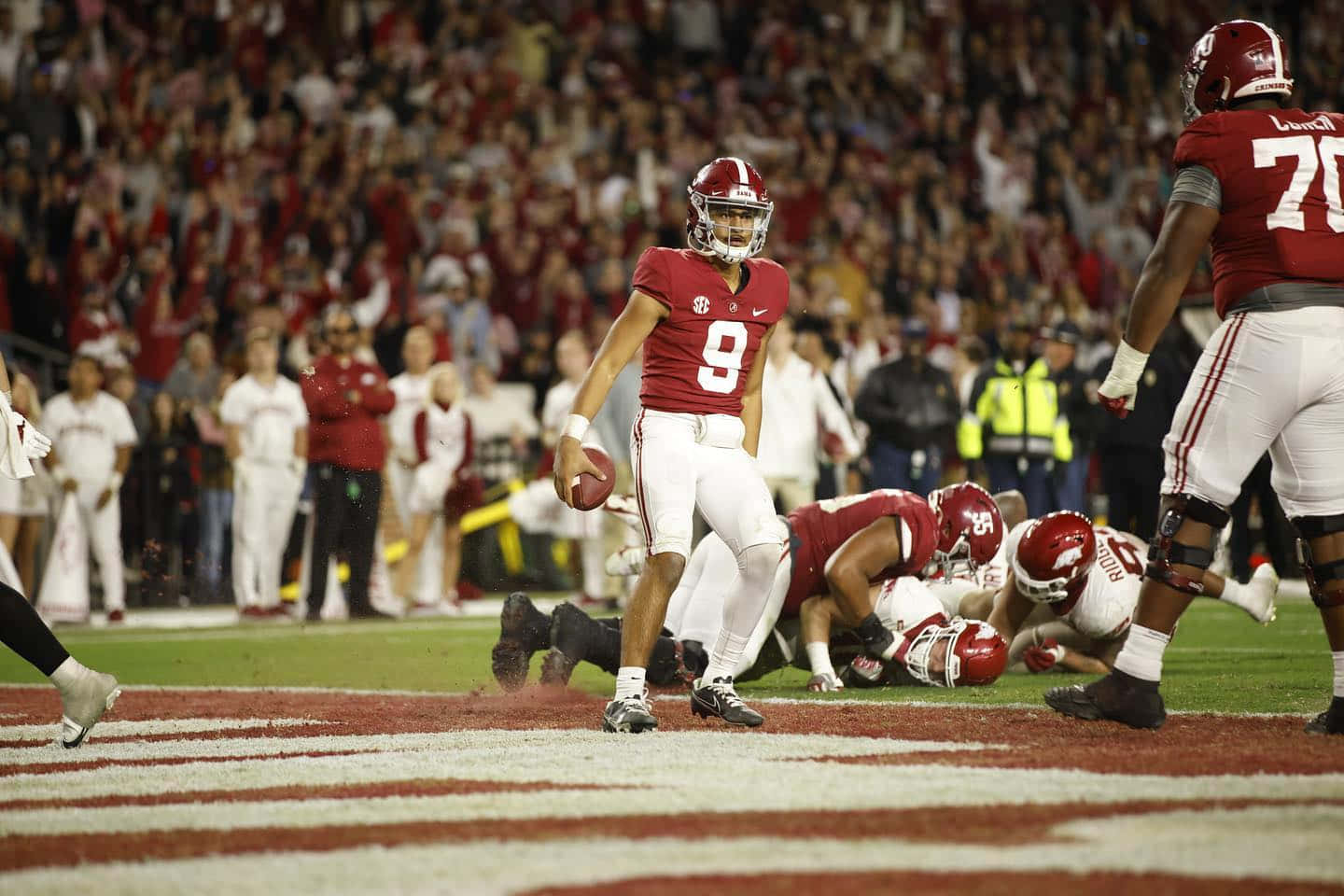 Bryce Young, quarterback, red jersey number 9, HD Desktop Wallpaper