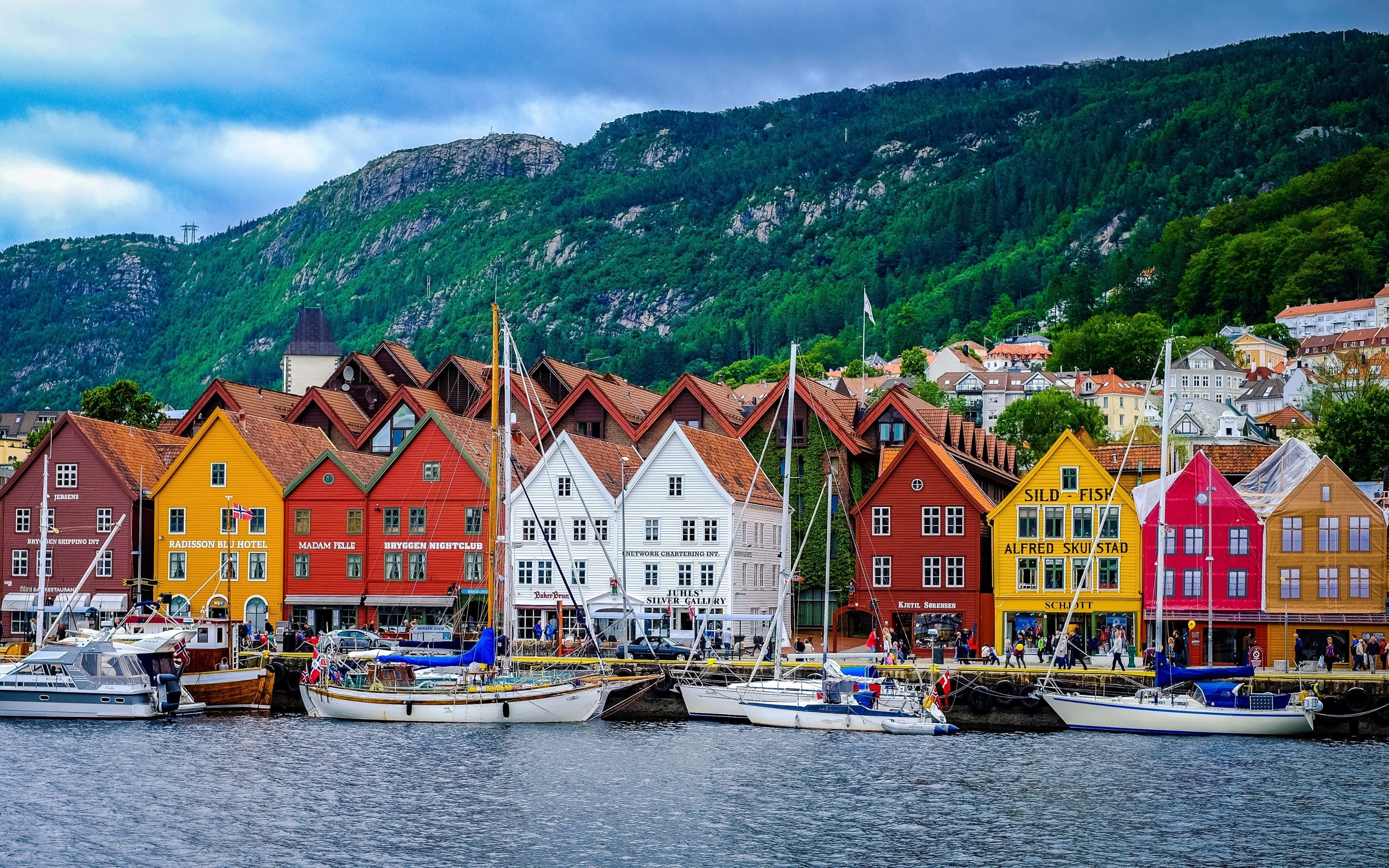 Bryggen, colorful wooden houses, harbor, 4K Desktop Wallpaper