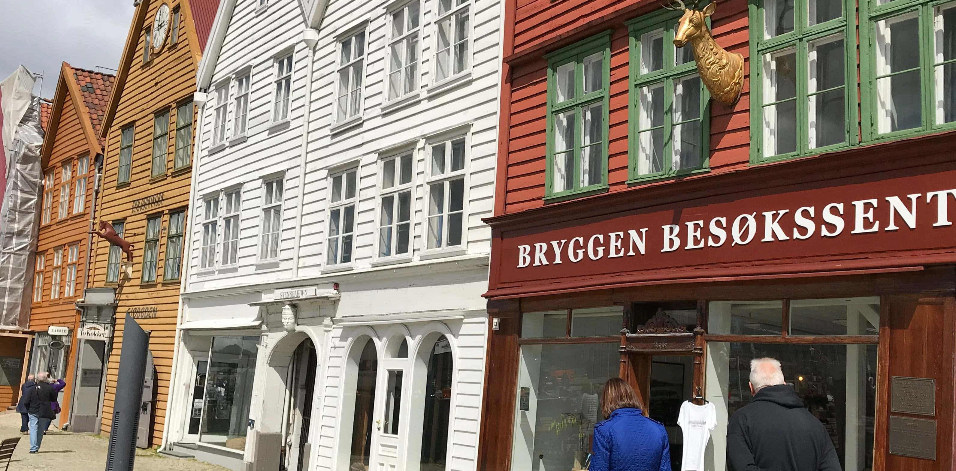 Bryggen, cobblestone street, colorful wooden buildings, 2K Desktop Wallpaper