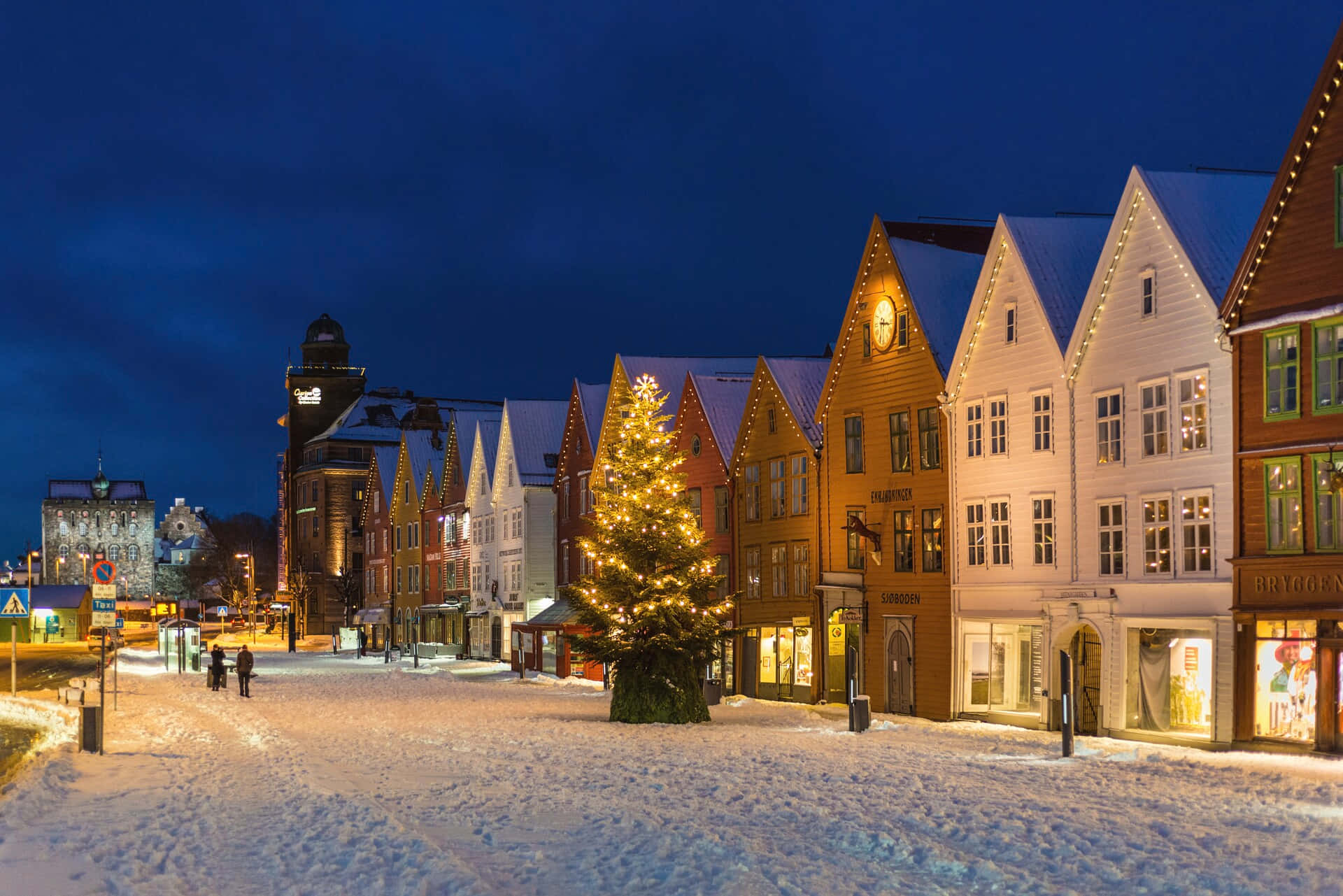 Bryggen, winter night, snow-covered town square, Full HD Desktop Wallpaper