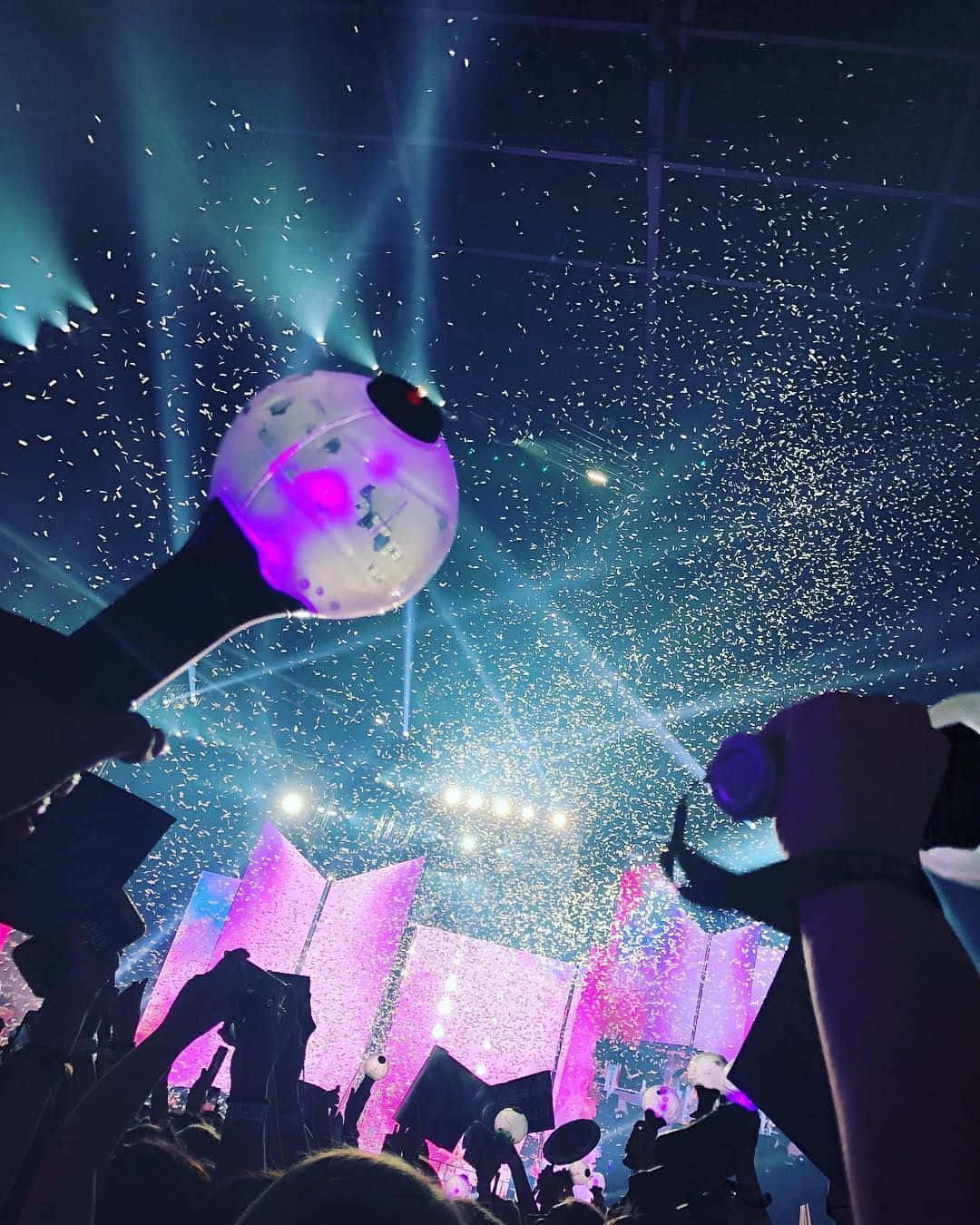 BTS Army Bomb, glowing light sticks, confetti, HD Phone Wallpaper