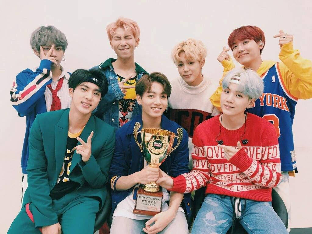 BTS, trophy, golden trophy, SD Desktop Wallpaper