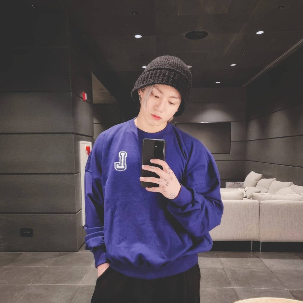 BTS Jung Kook, mirror selfie, blue sweatshirt, HD Phone Wallpaper