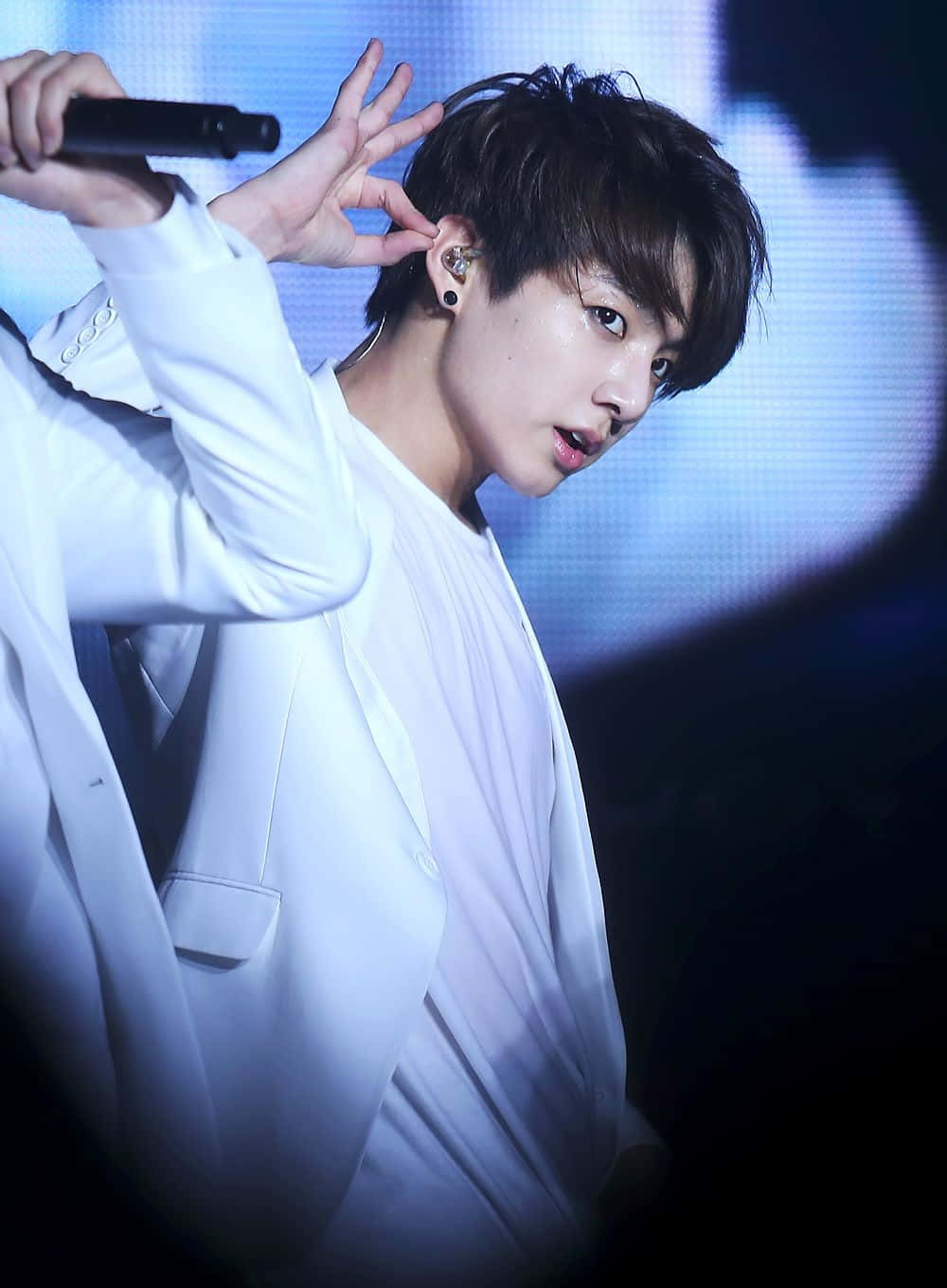 BTS Live, white suit, microphone, HD Phone Wallpaper