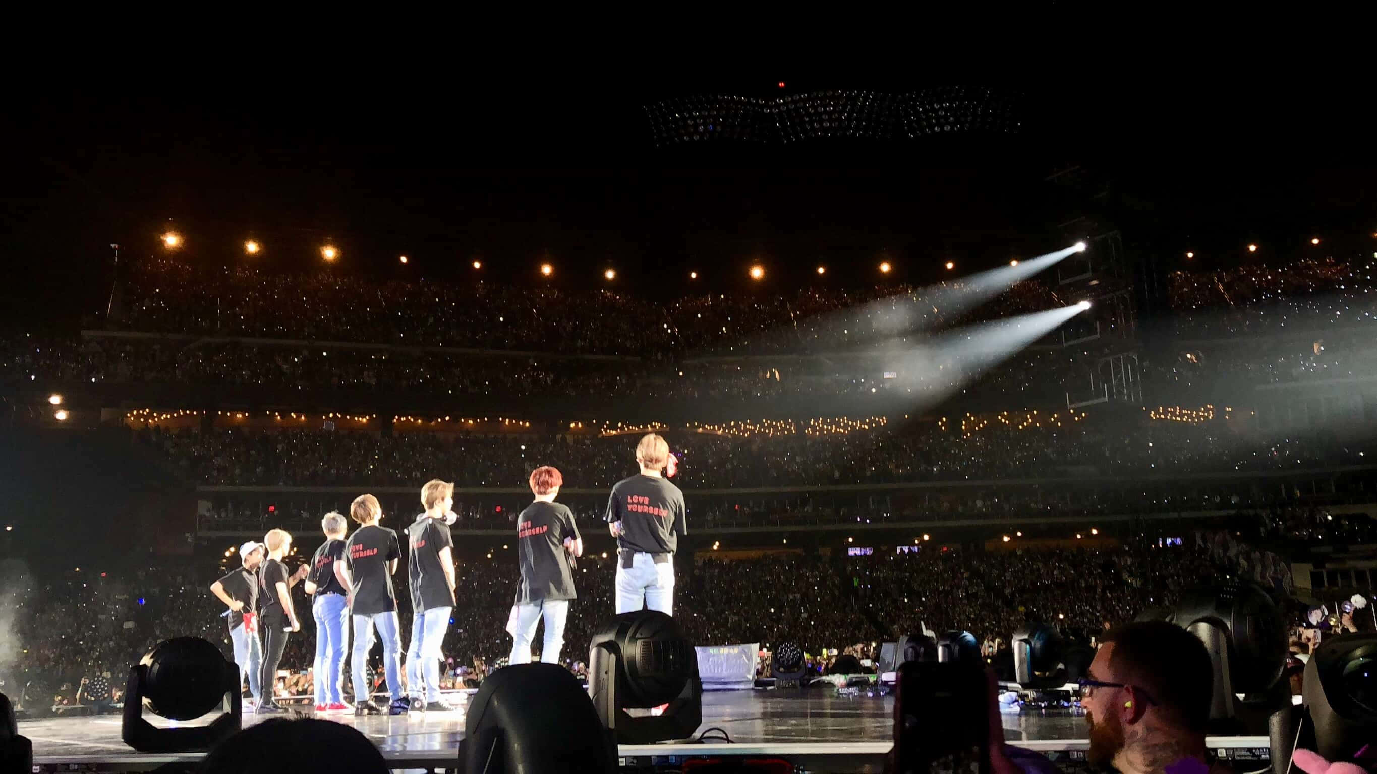 BTS Performance, stage, massive crowd, 2K Desktop Wallpaper