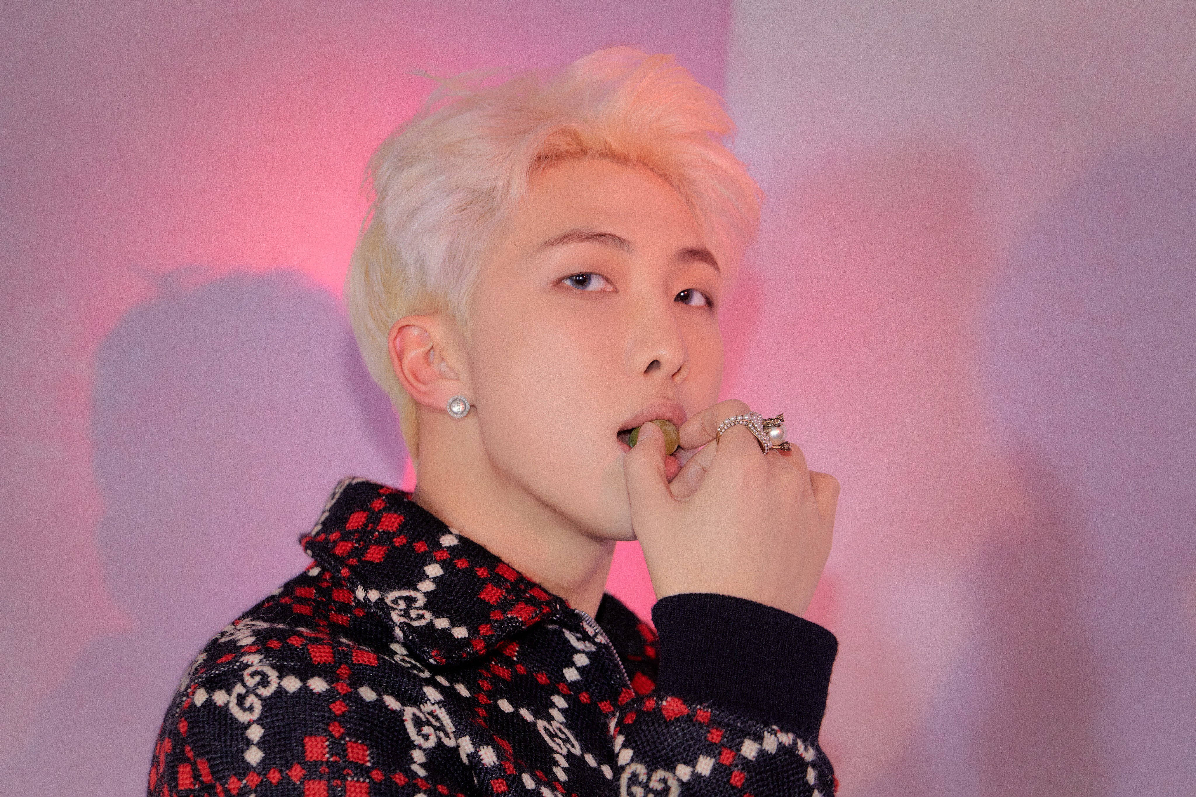 BTS RM, platinum blonde hair, multiple rings, 4K Desktop Wallpaper