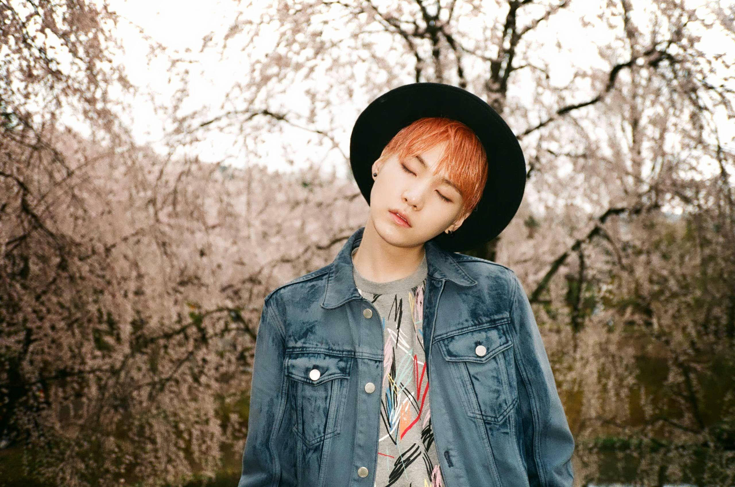 Suga BTS, orange hair, black hat, 2K Desktop Wallpaper