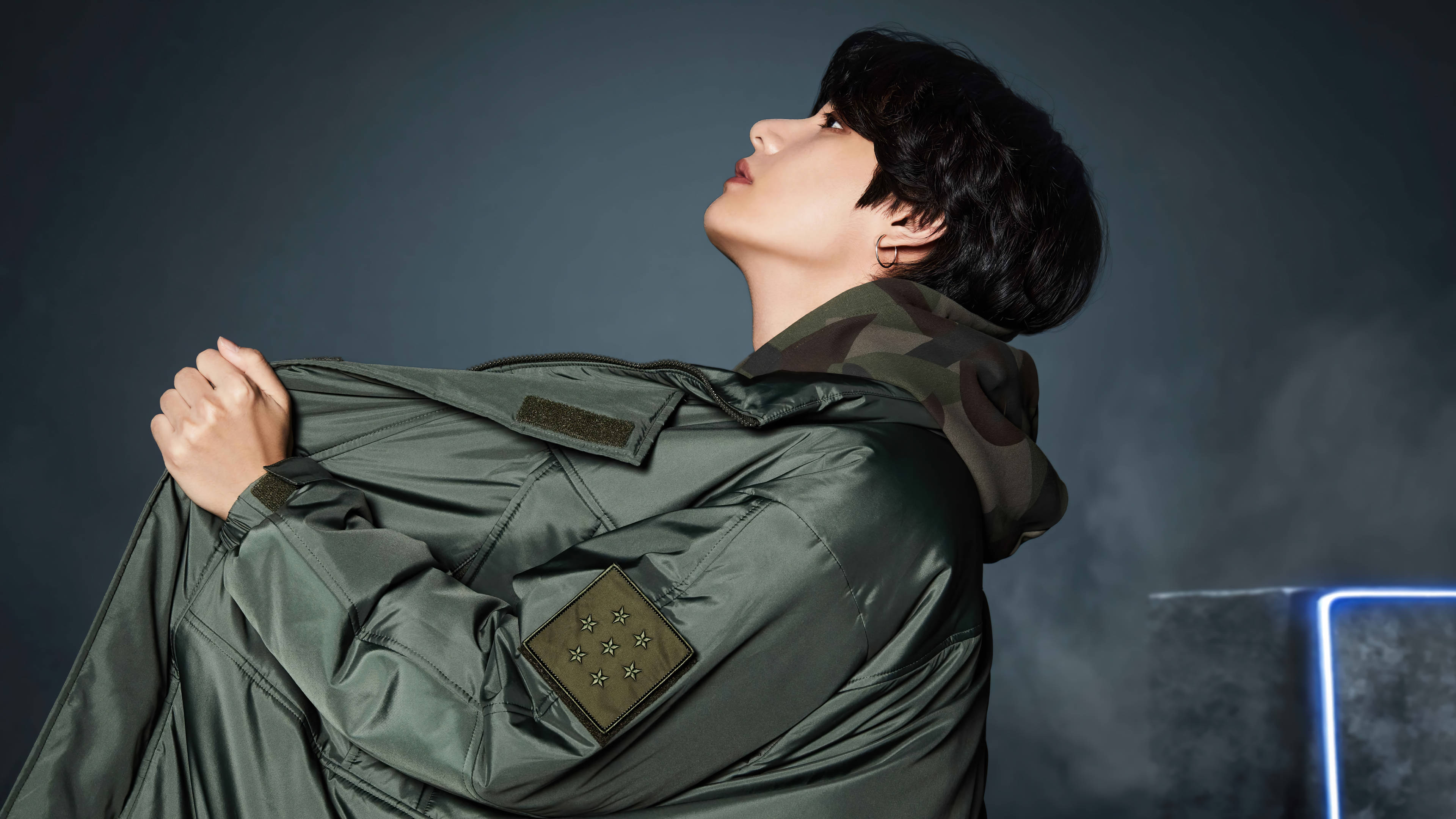 BTS Tae Hyung, army green jacket, military-style jacket, 4K Desktop Wallpaper