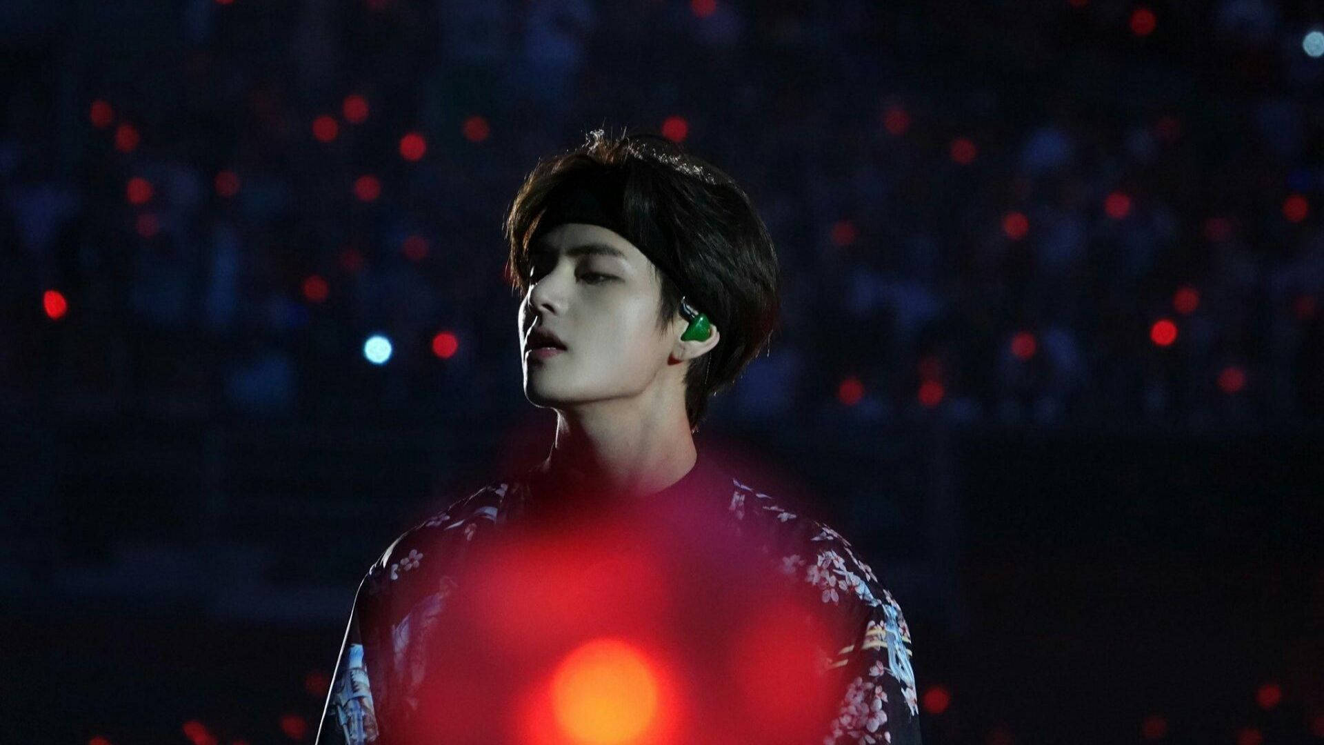 BTS Tae Hyung, earpiece, red stage lights, Full HD Desktop Wallpaper