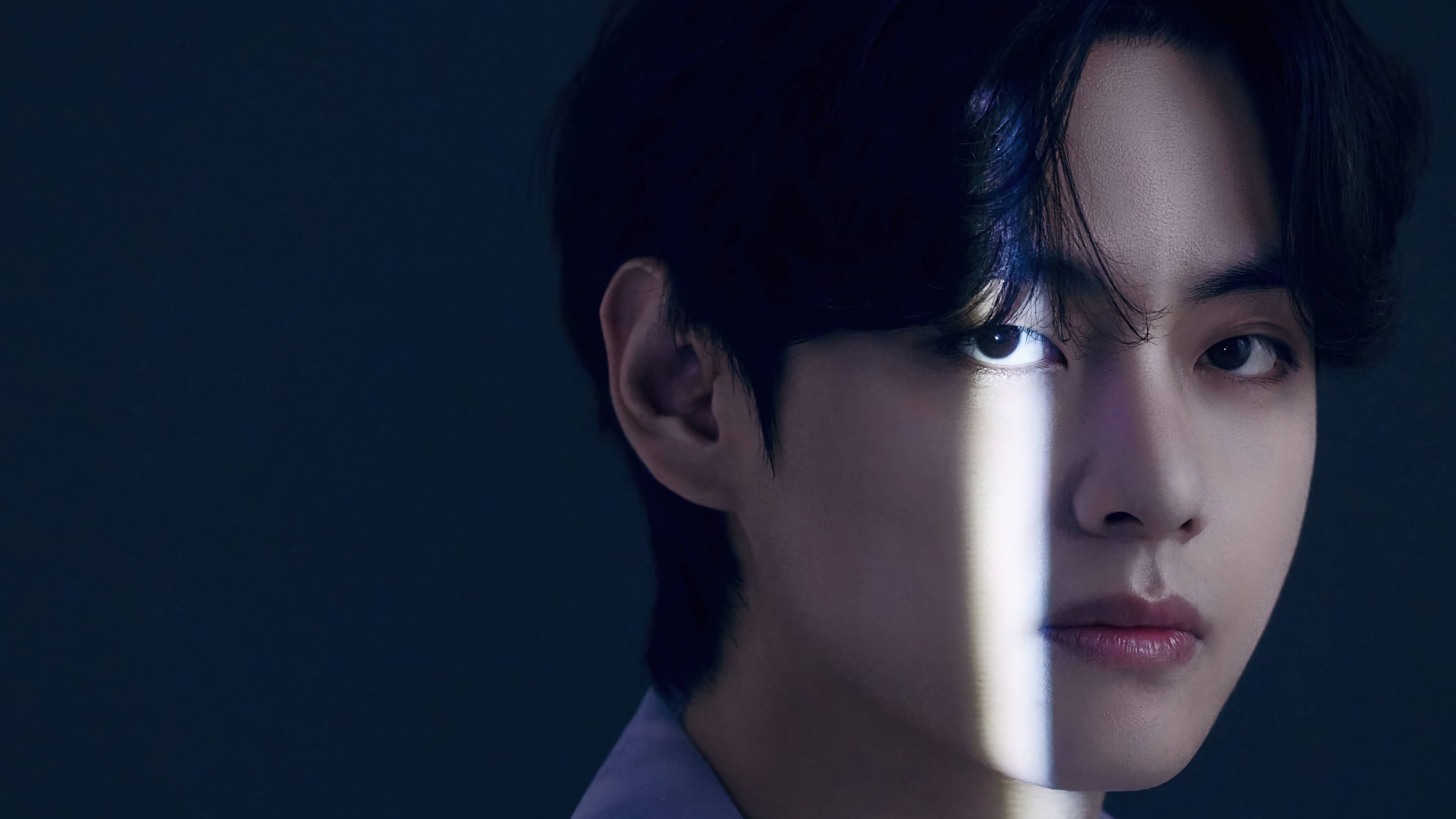 BTS Tae Hyung, light streak, vertical beam of light, 4K Desktop Wallpaper