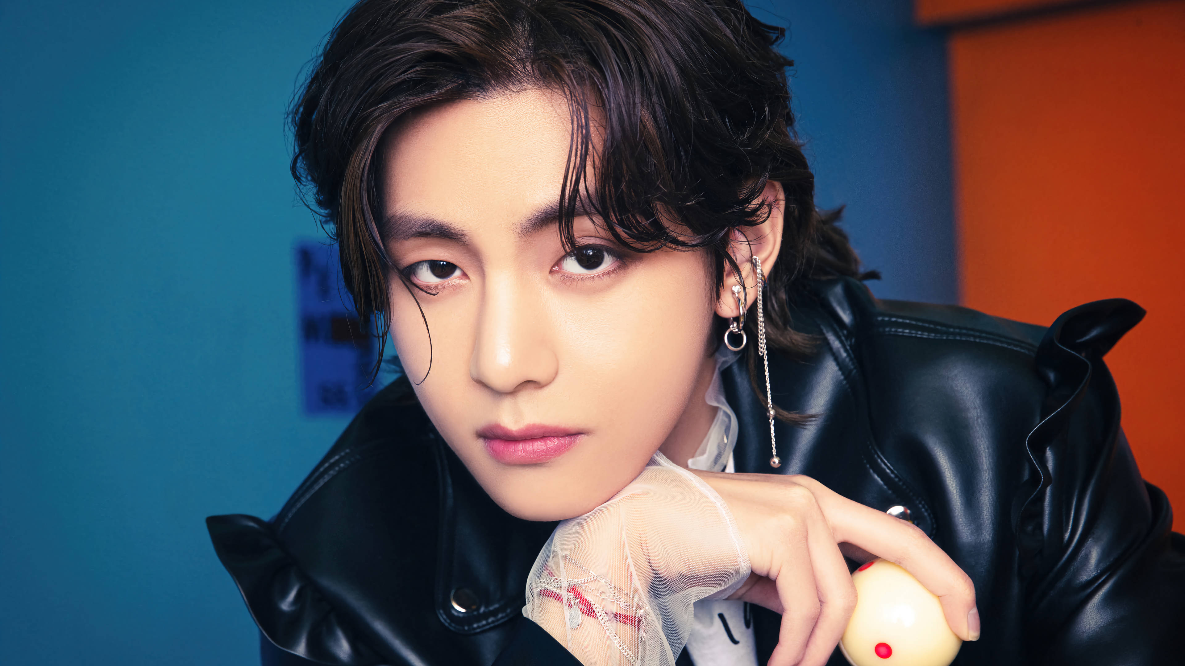 BTS Tae Hyung, black leather jacket, yellow object, 4K Desktop Wallpaper