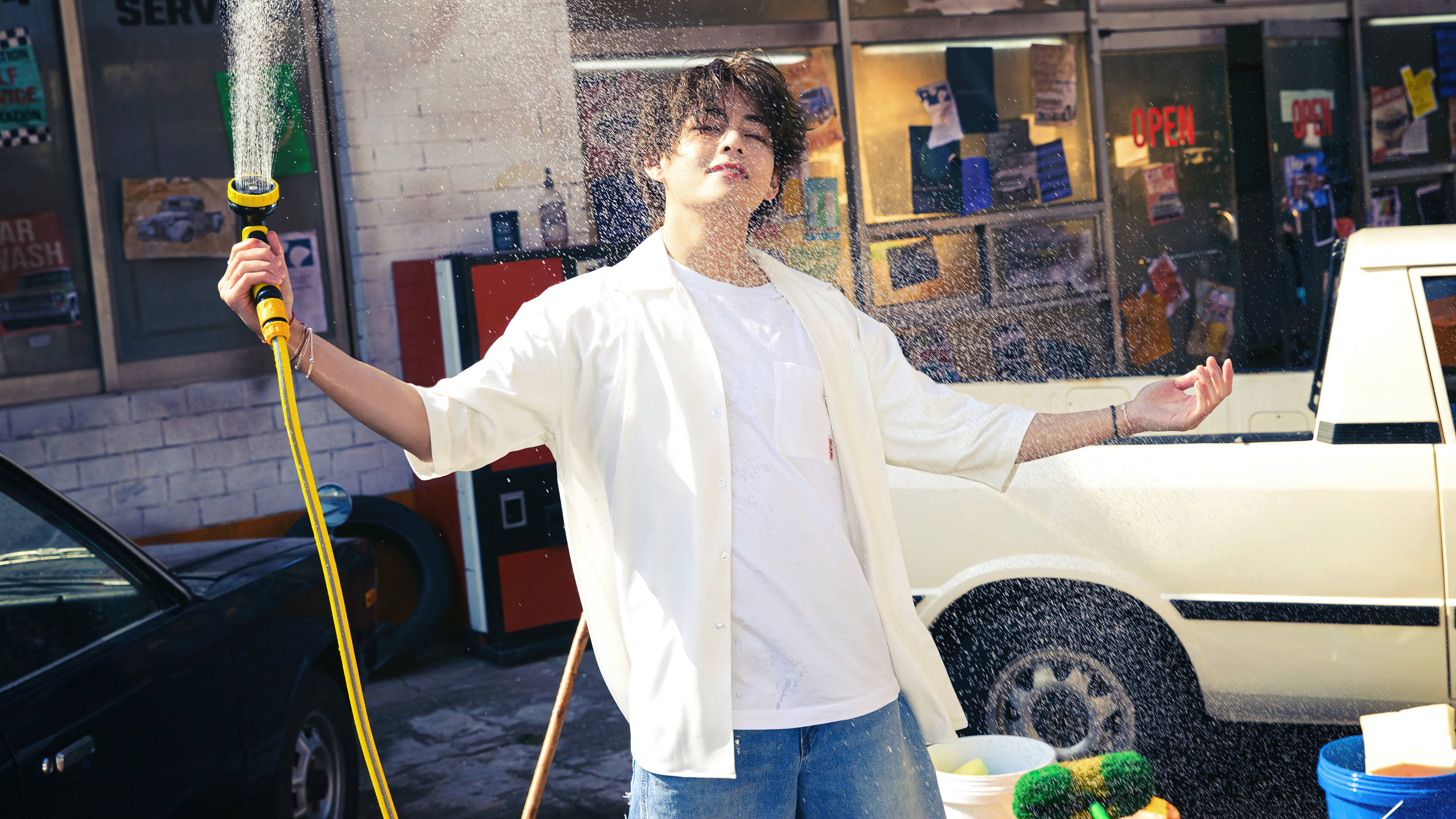 BTS Tae Hyung, car wash, vintage car, 4K Desktop Wallpaper